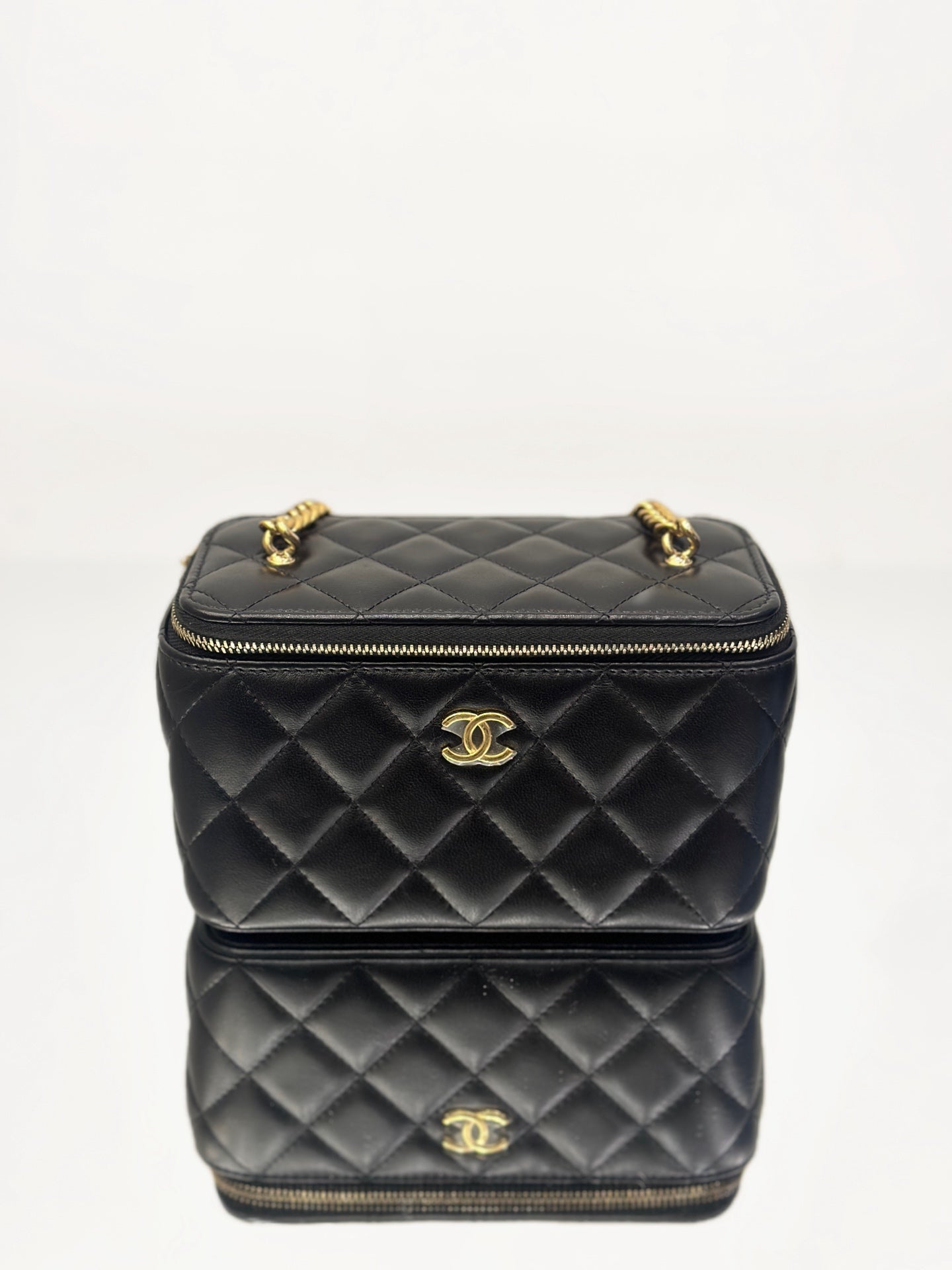 Chanel - 22B Vanity Case with Gem-Embellished Chain Strap - Lambskin leather - Black with Gold-Tone Hardware - (mini)