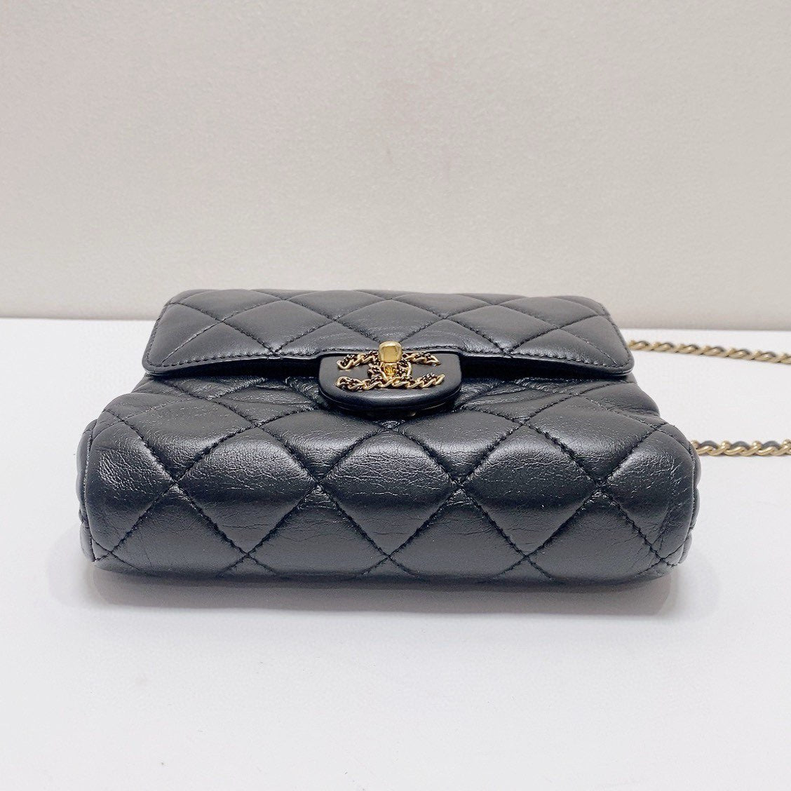 Chanel - 22C Accordion Pleated Mini Rectangular Flap Bag - Lambskin leather - Black with Gold-Tone Hardware - (mini)