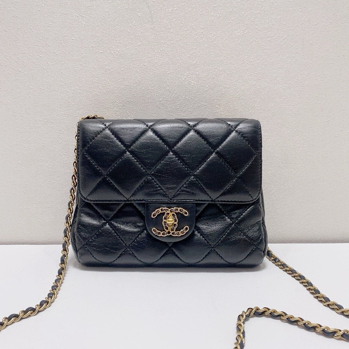 Chanel - 22C Accordion Pleated Mini Rectangular Flap Bag - Lambskin leather - Black with Gold-Tone Hardware - (mini)
