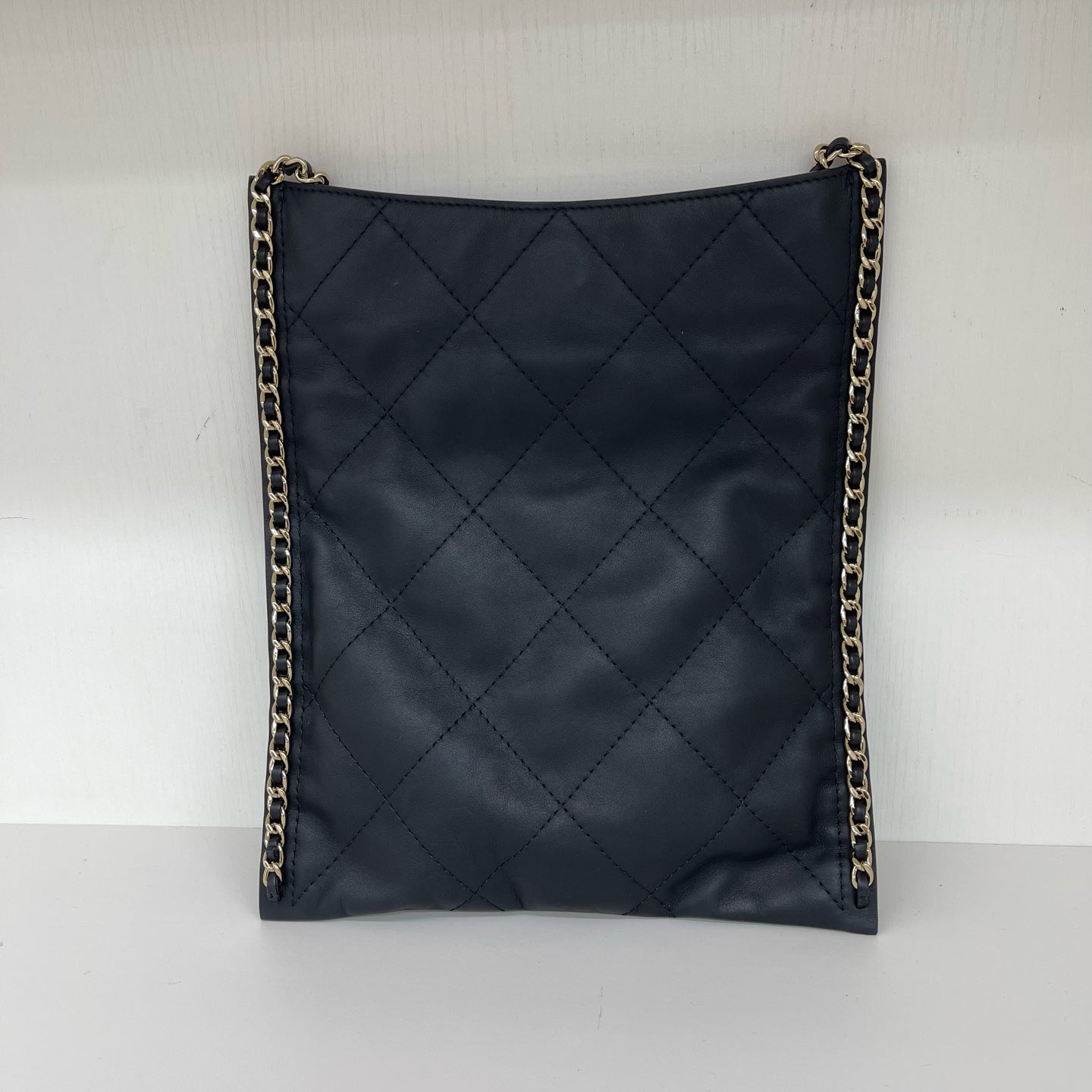 Chanel - 22C Chain-Trim Tote Bag - Cowhide leather - Black - (medium)