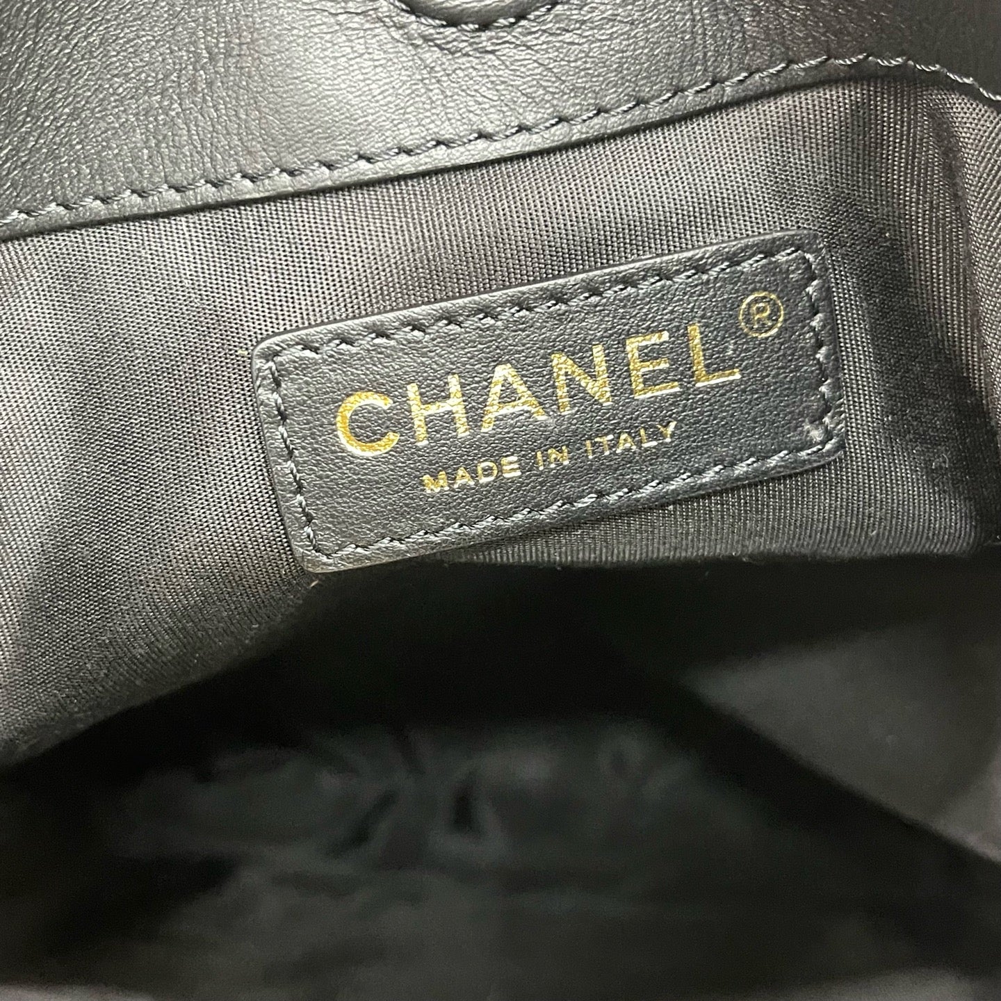 Chanel - 22C Chain-Trim Tote Bag - Cowhide leather - Black - (medium)