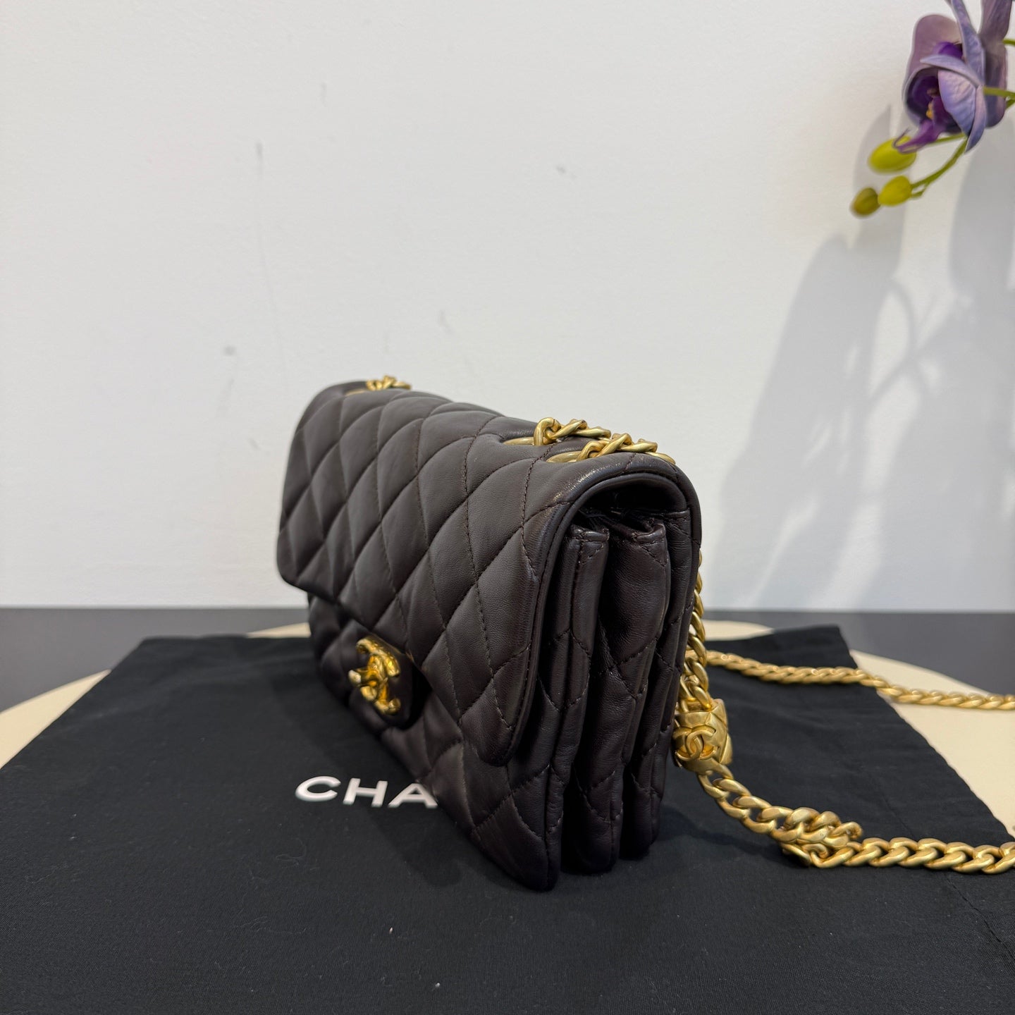 Chanel - 22K Flap Accordion Bag - Lambskin leather - Deep Brown - (mini)