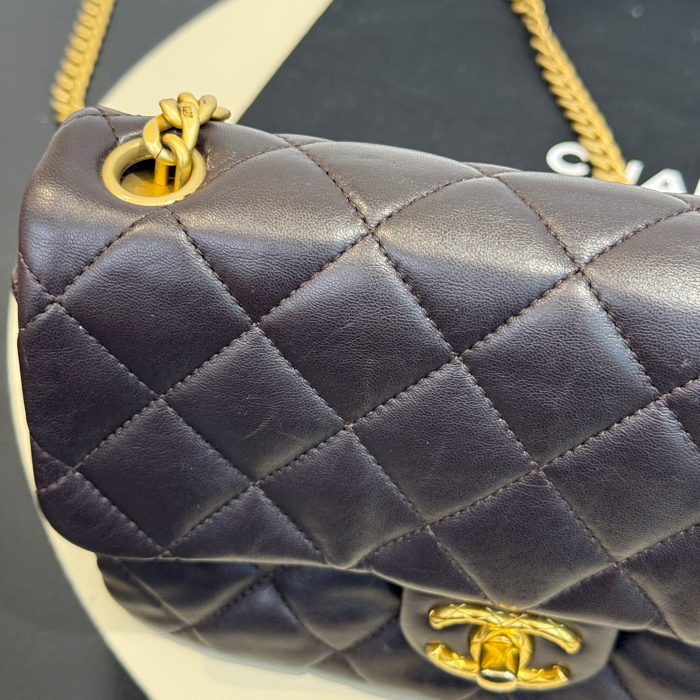 Chanel - 22K Flap Accordion Bag - Lambskin leather - Deep Brown - (mini)