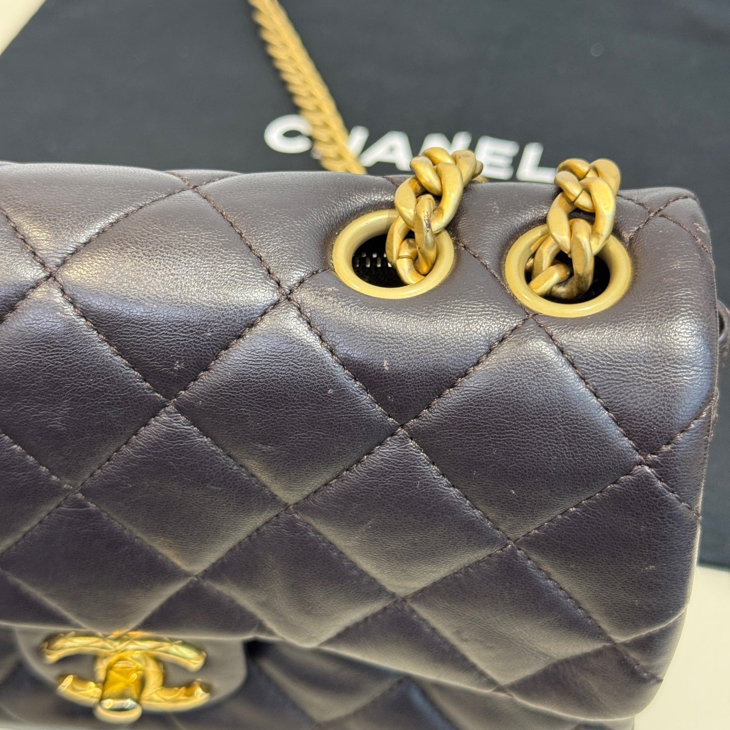 Chanel - 22K Flap Accordion Bag - Lambskin leather - Deep Brown - (mini)