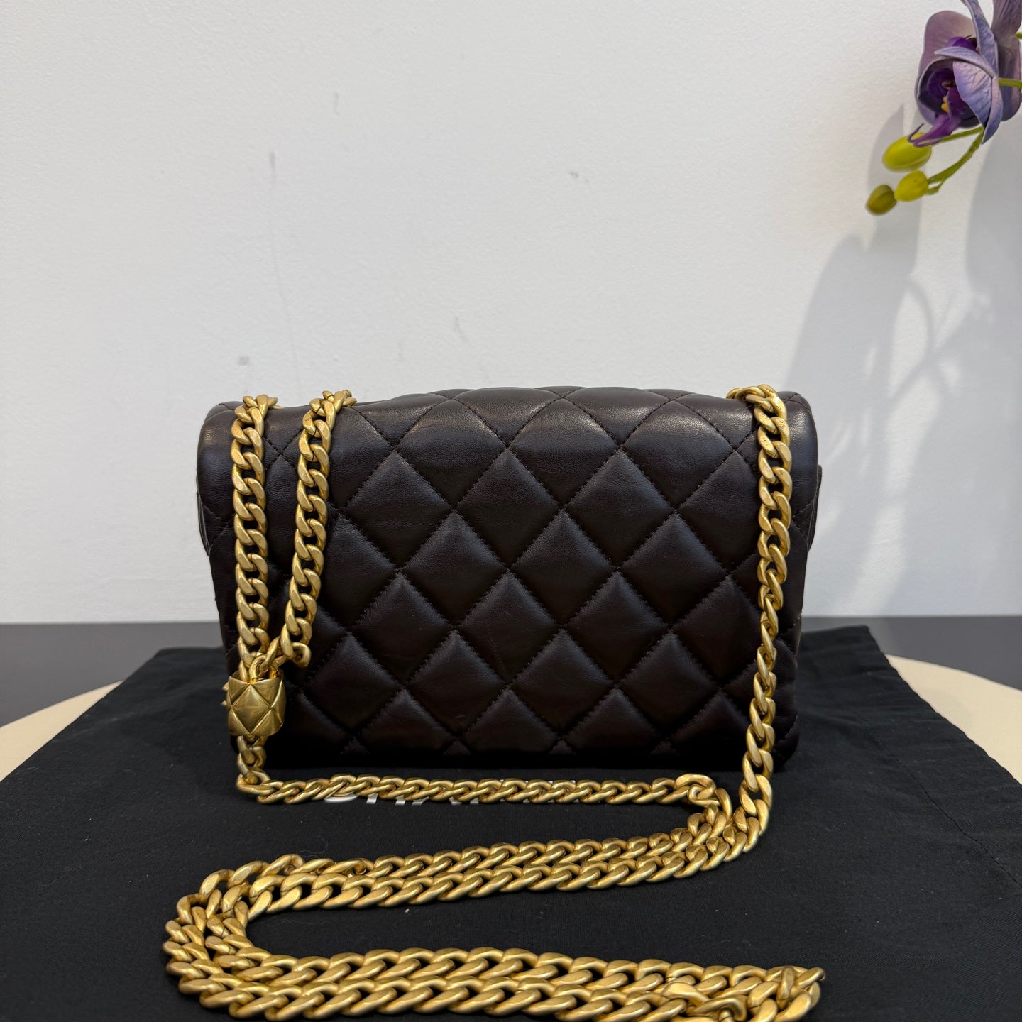 Chanel - 22K Flap Accordion Bag - Lambskin leather - Deep Brown - (mini)