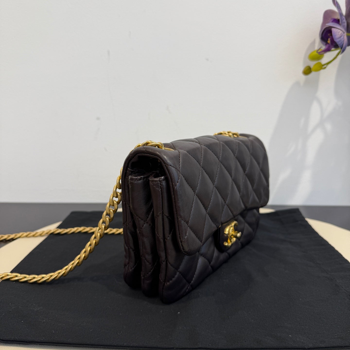 Chanel - 22K Flap Accordion Bag - Lambskin leather - Deep Brown - (mini)