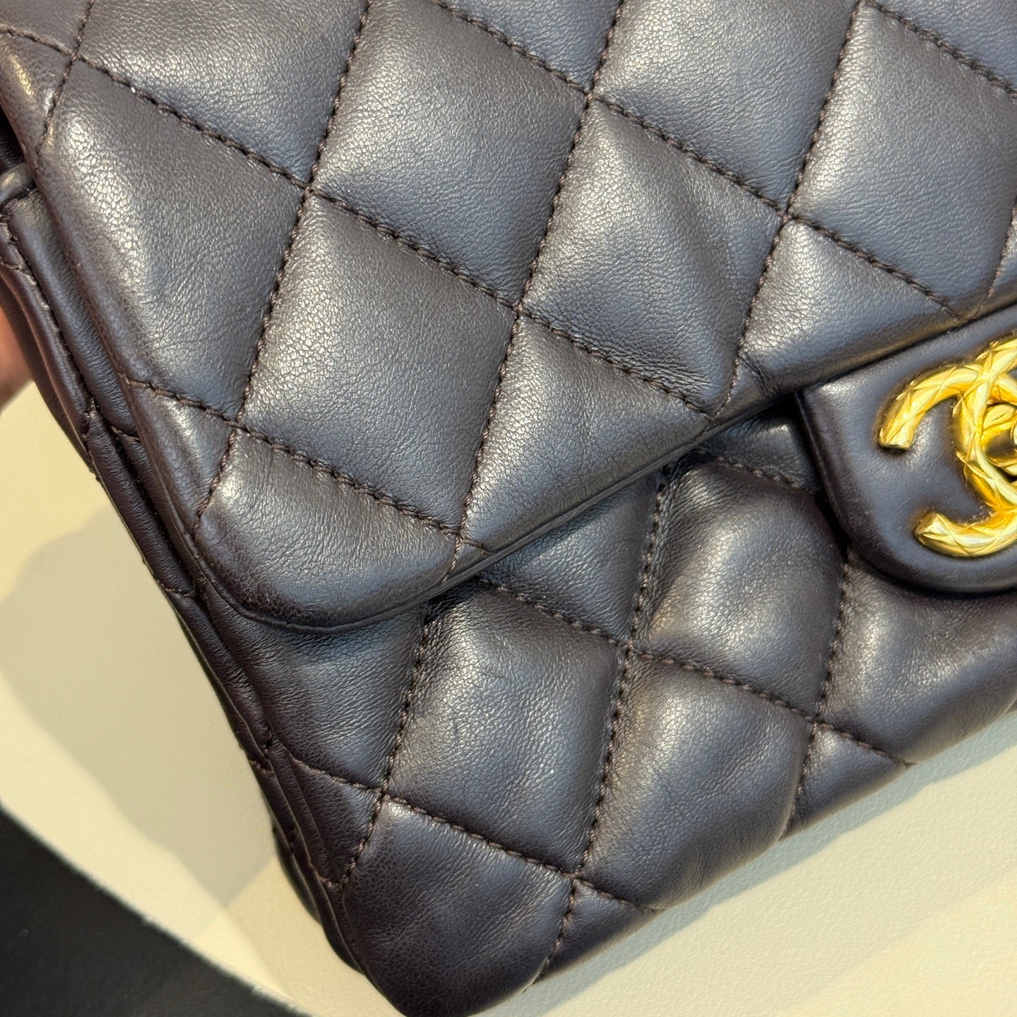 Chanel - 22K Flap Accordion Bag - Lambskin leather - Deep Brown - (mini)