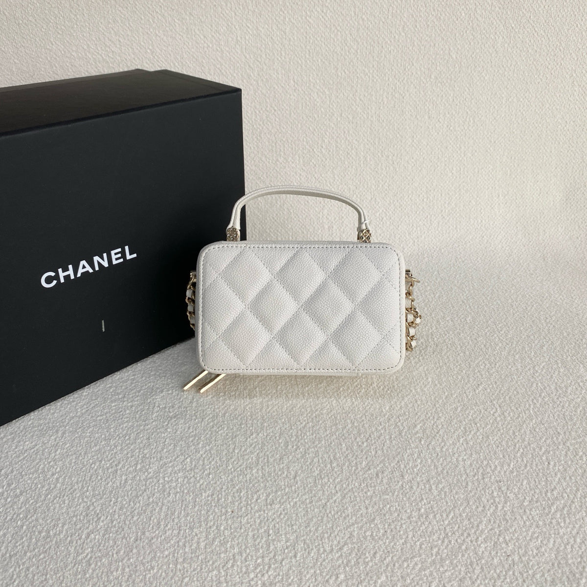 Chanel - 22P Mini Camera Bag - Leather - White - (mini)