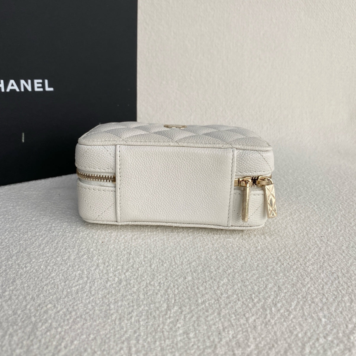 Chanel - 22P Mini Camera Bag - Leather - White - (mini)