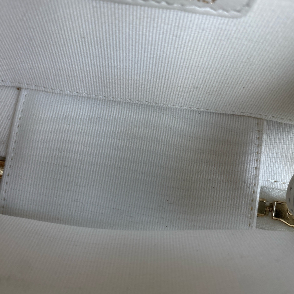 Chanel - 22P Mini Camera Bag - Leather - White - (mini)