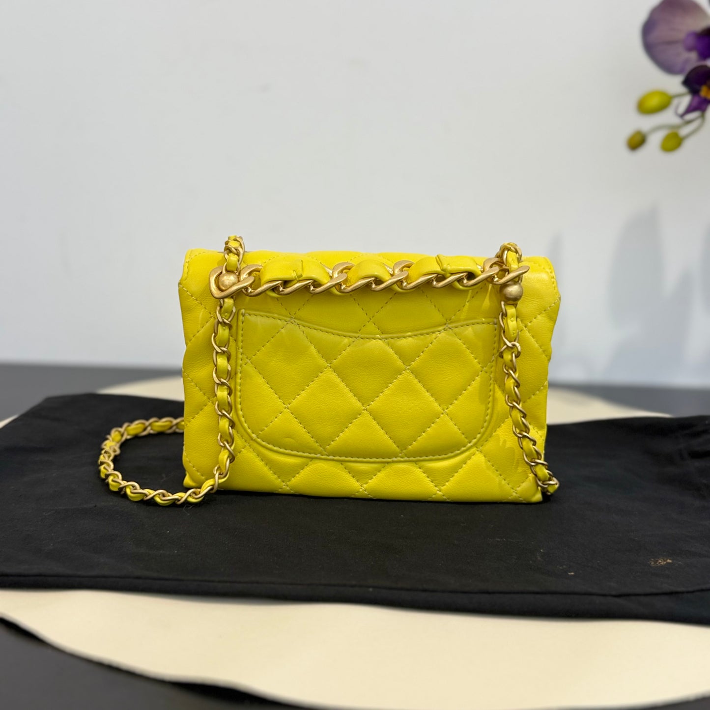 Chanel - 22S Gold Bead Chain Flap Bag - Calfskin leather - Yellow - (Mini)