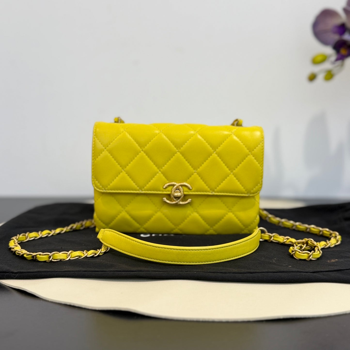 Chanel - 22S Gold Bead Chain Flap Bag - Calfskin leather - Yellow - (Mini)