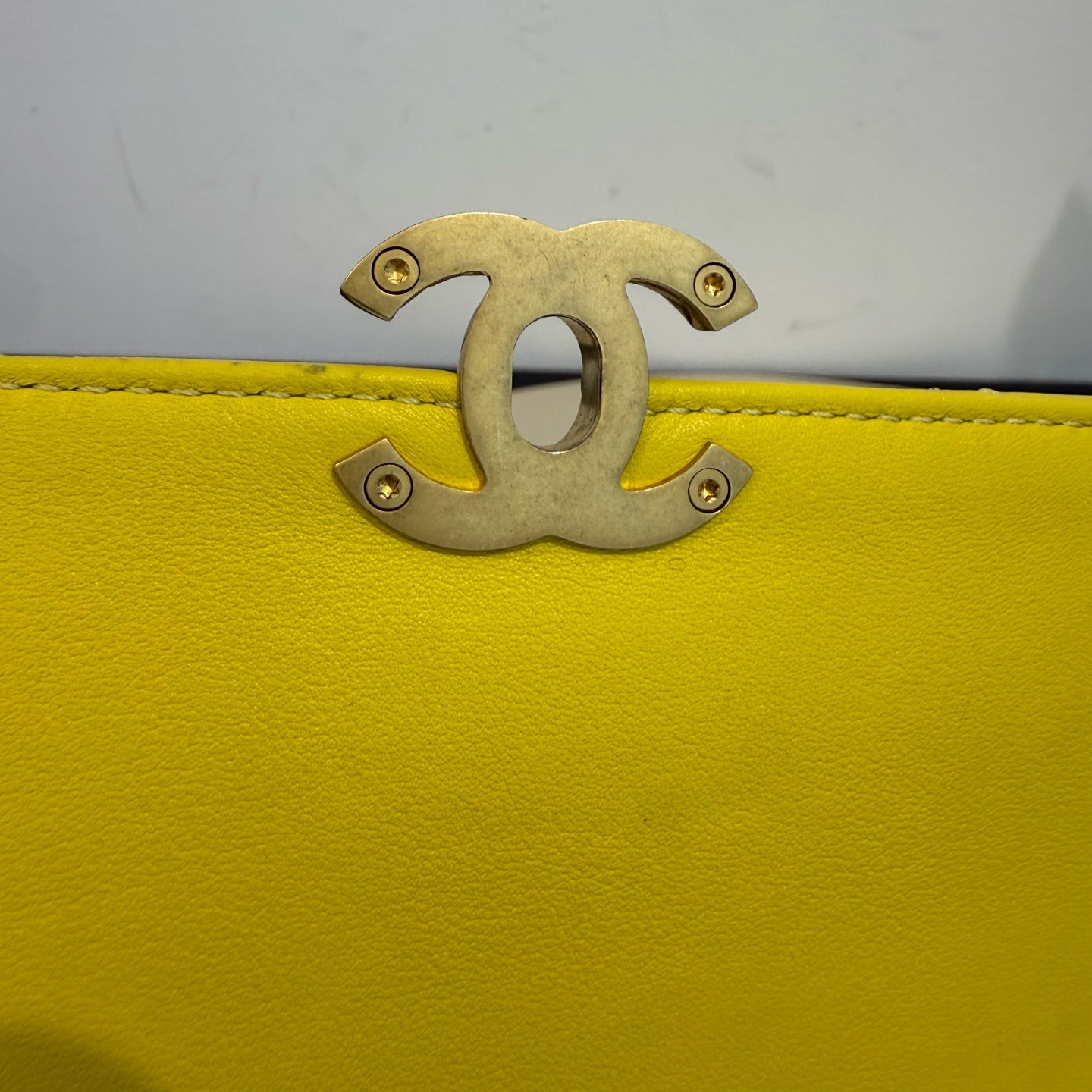 Chanel - 22S Gold Bead Chain Flap Bag - Calfskin leather - Yellow - (Mini)