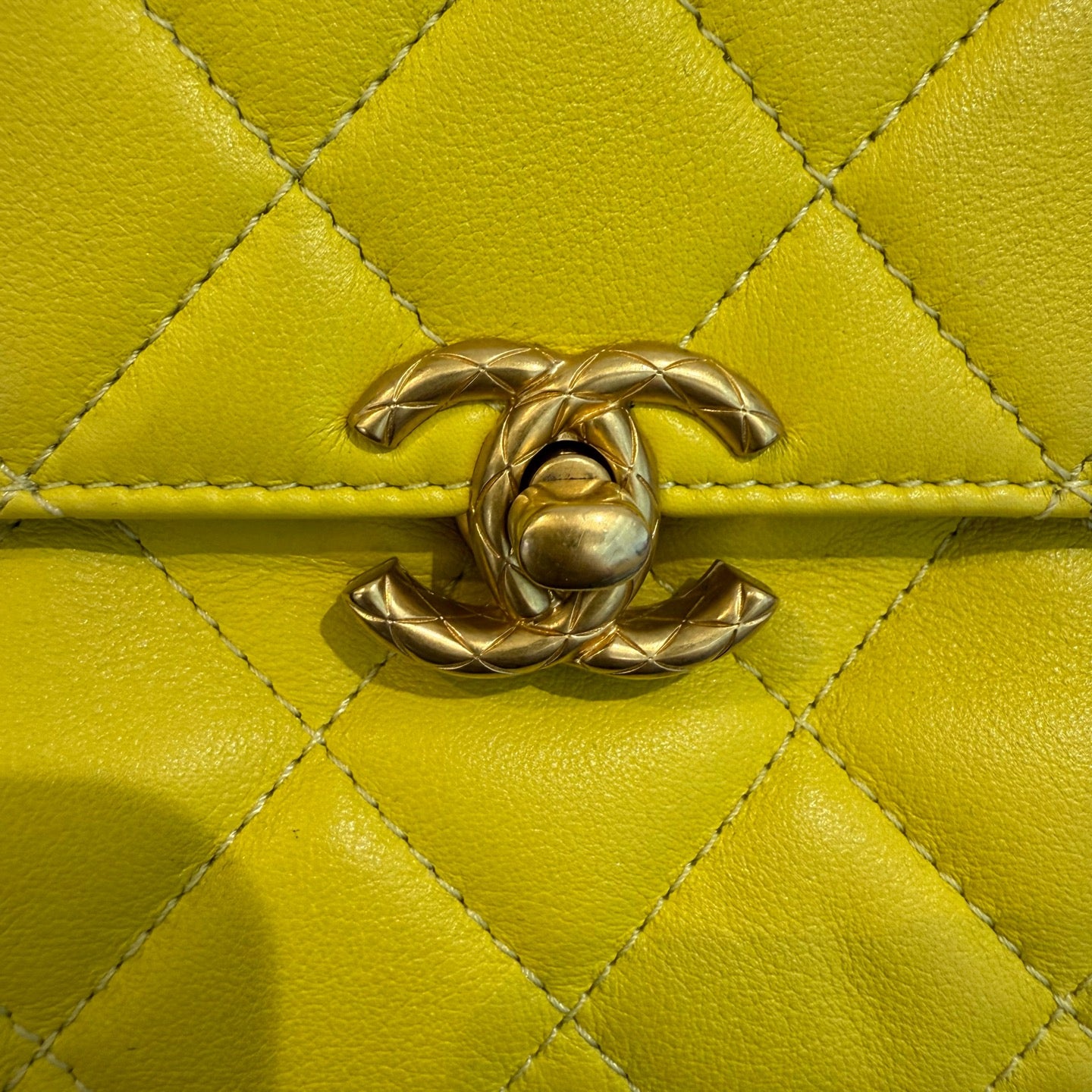 Chanel - 22S Gold Bead Chain Flap Bag - Calfskin leather - Yellow - (Mini)