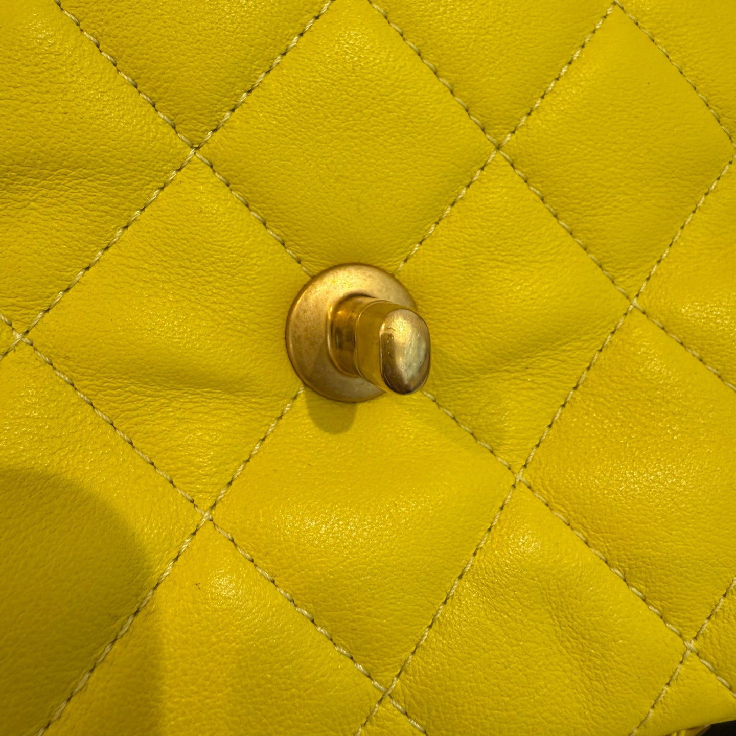 Chanel - 22S Gold Bead Chain Flap Bag - Calfskin leather - Yellow - (Mini)