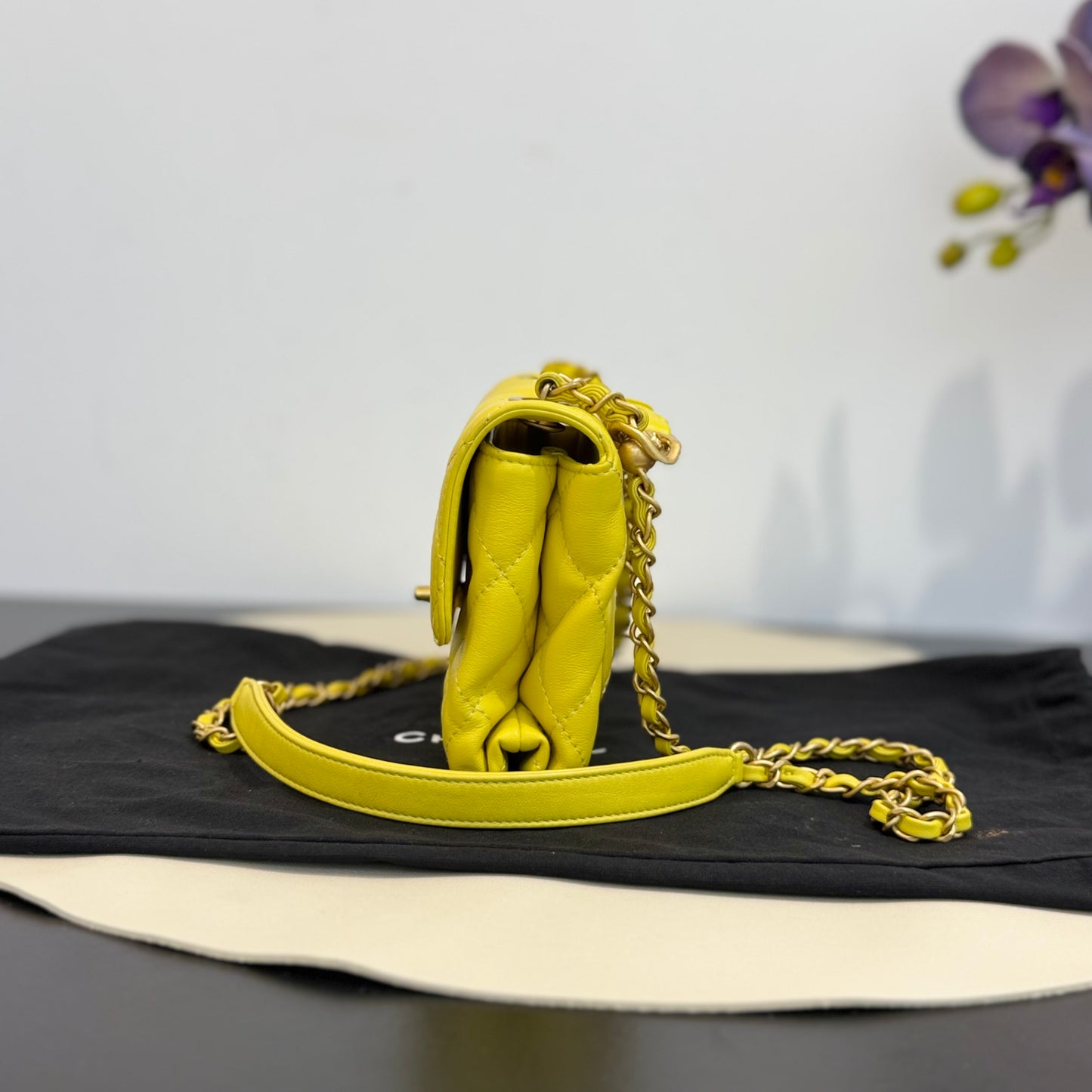 Chanel - 22S Gold Bead Chain Flap Bag - Calfskin leather - Yellow - (Mini)
