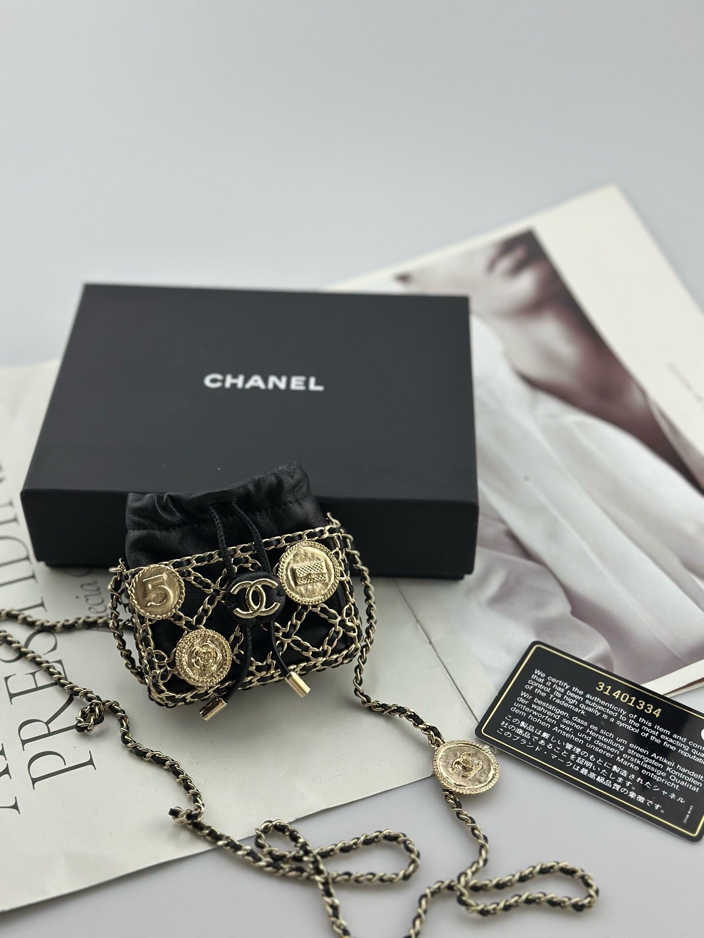 Chanel - 22S Lambskin Chain Coin Earphone Bag - Lambskin leather - Black with Gold-Tone Hardware - (mini)