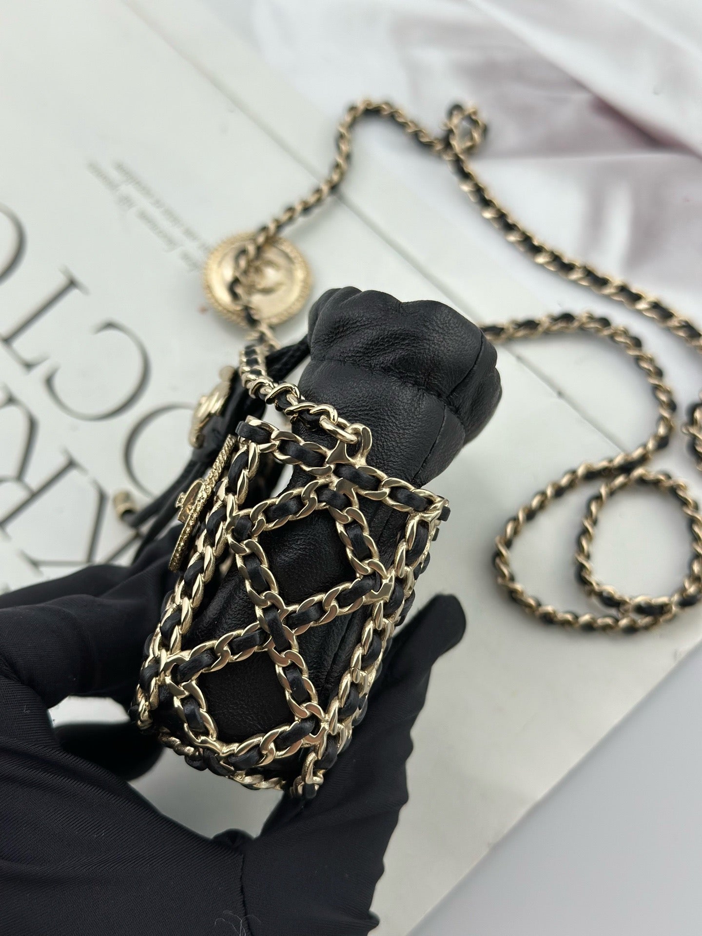 Chanel - 22S Lambskin Chain Coin Earphone Bag - Lambskin leather - Black with Gold-Tone Hardware - (mini)