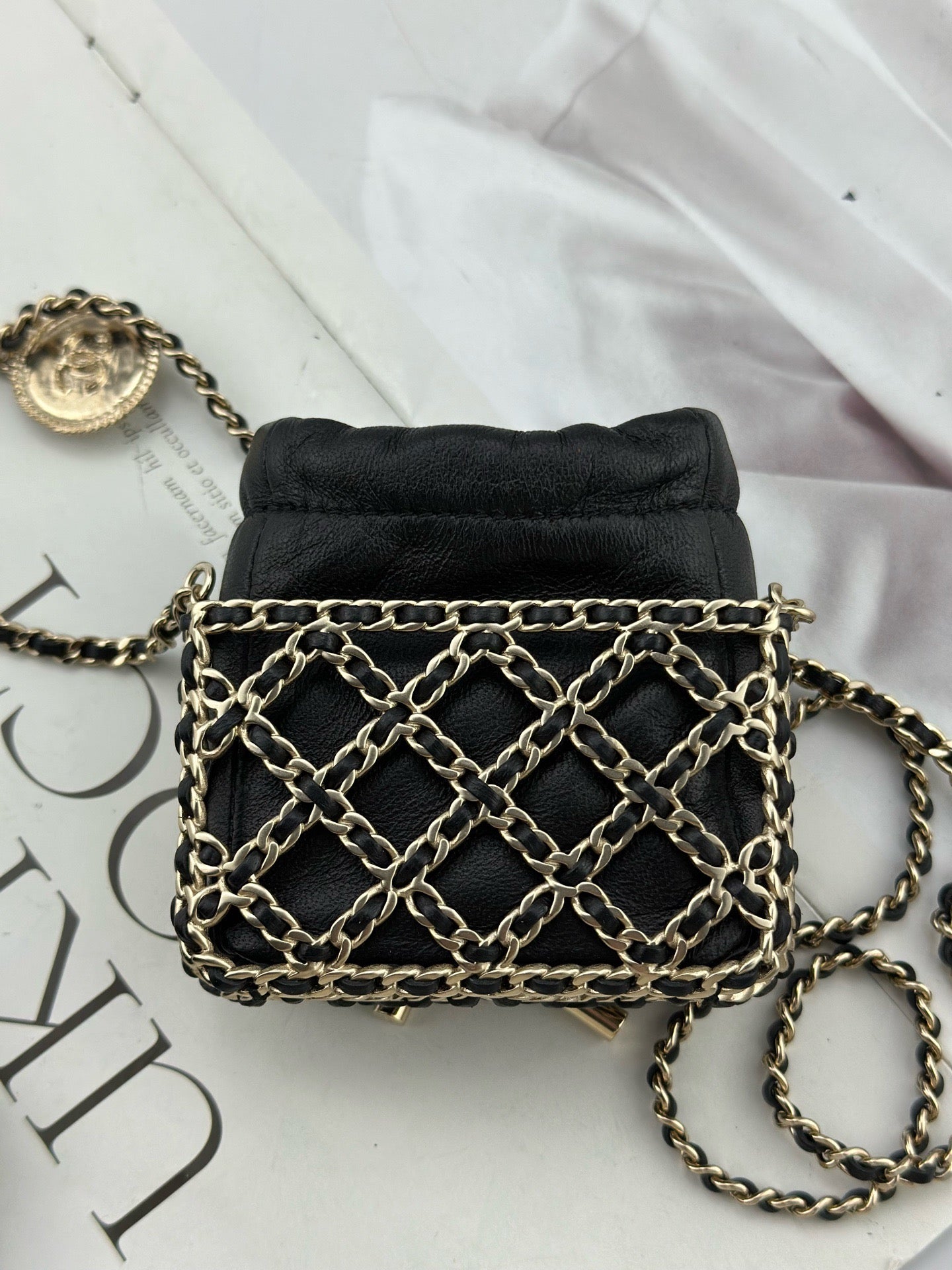 Chanel - 22S Lambskin Chain Coin Earphone Bag - Lambskin leather - Black with Gold-Tone Hardware - (mini)