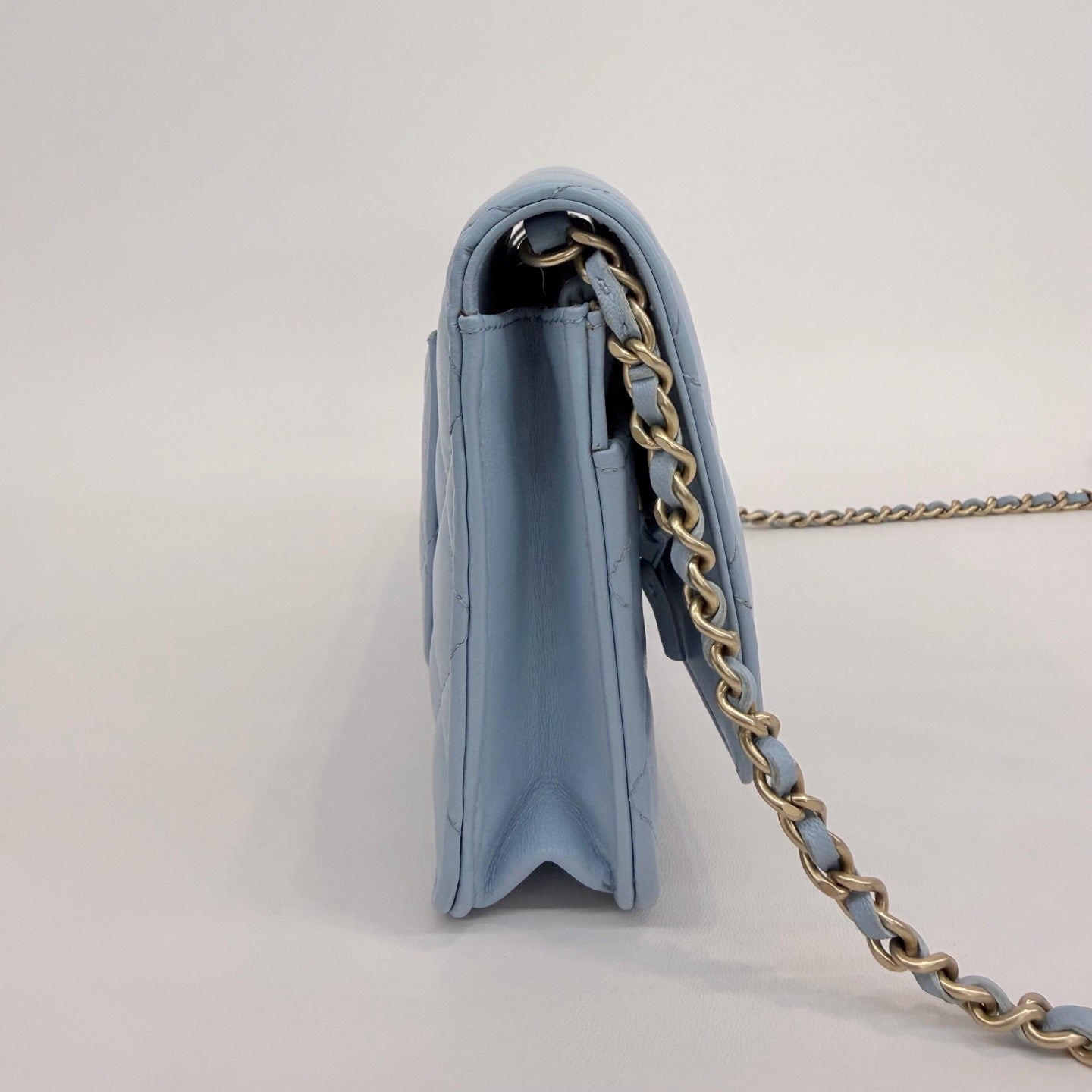 Chanel - 22S Wallet On Chain (WOC) with Gold Ball - Lambskin leather - Blue with Gold-Tone Hardware - (mini)