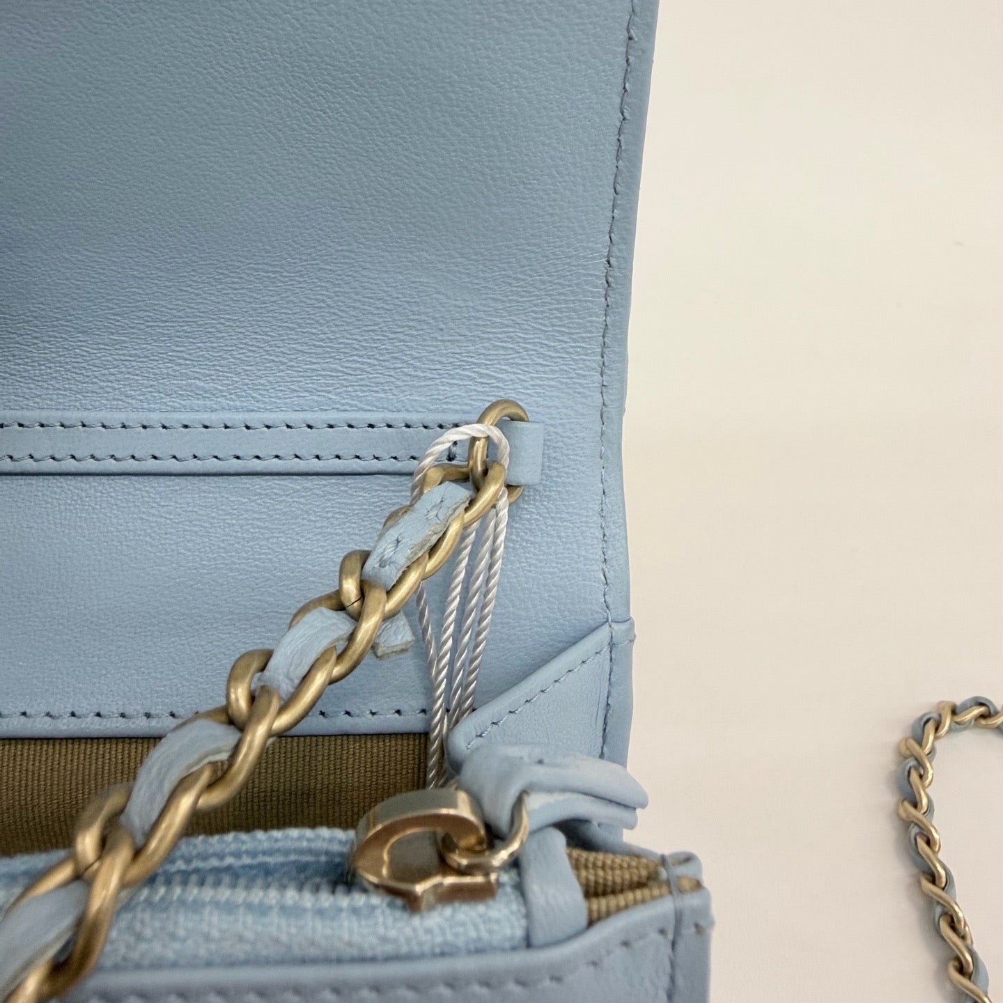 Chanel - 22S Wallet On Chain (WOC) with Gold Ball - Lambskin leather - Blue with Gold-Tone Hardware - (mini)