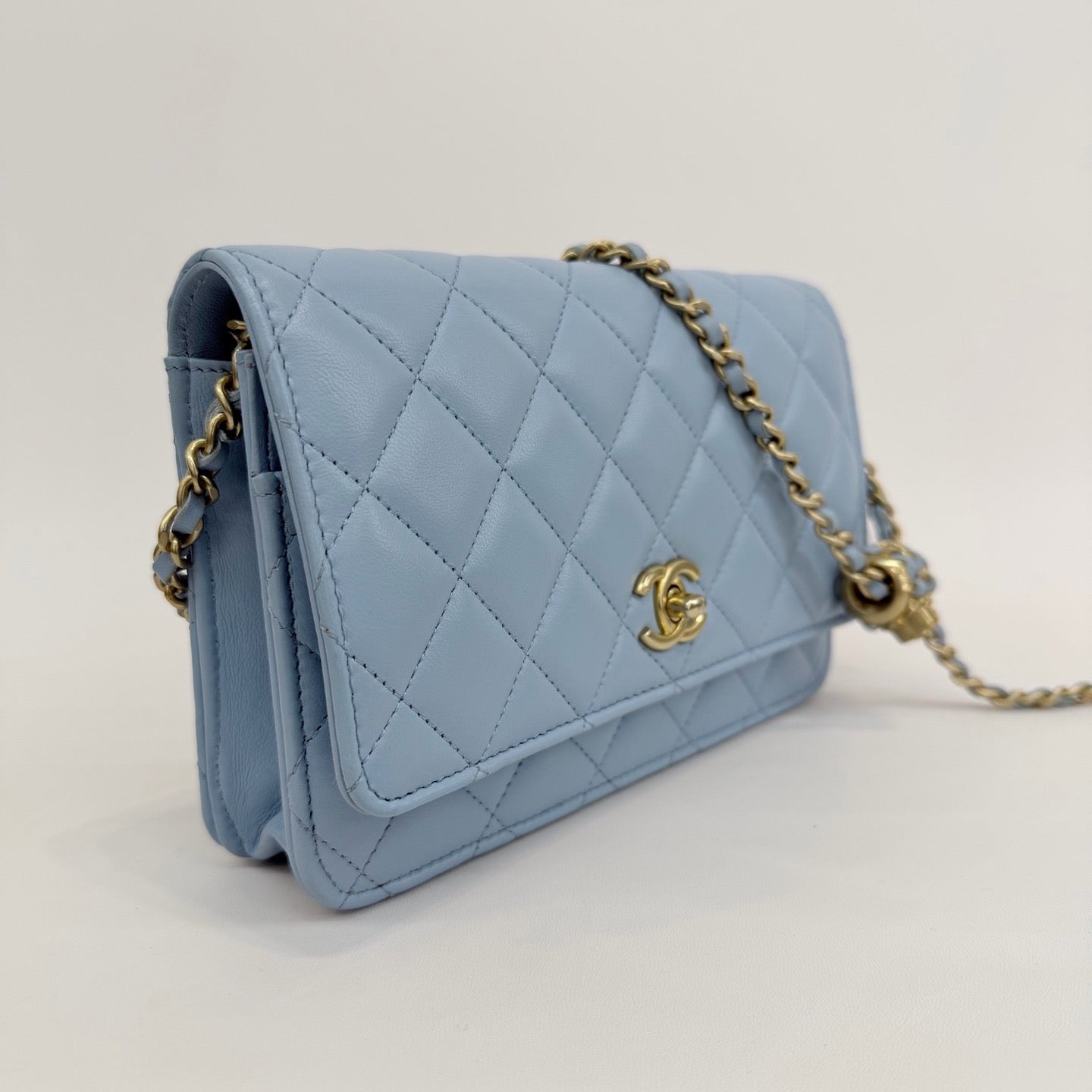 Chanel - 22S Wallet On Chain (WOC) with Gold Ball - Lambskin leather - Blue with Gold-Tone Hardware - (mini)