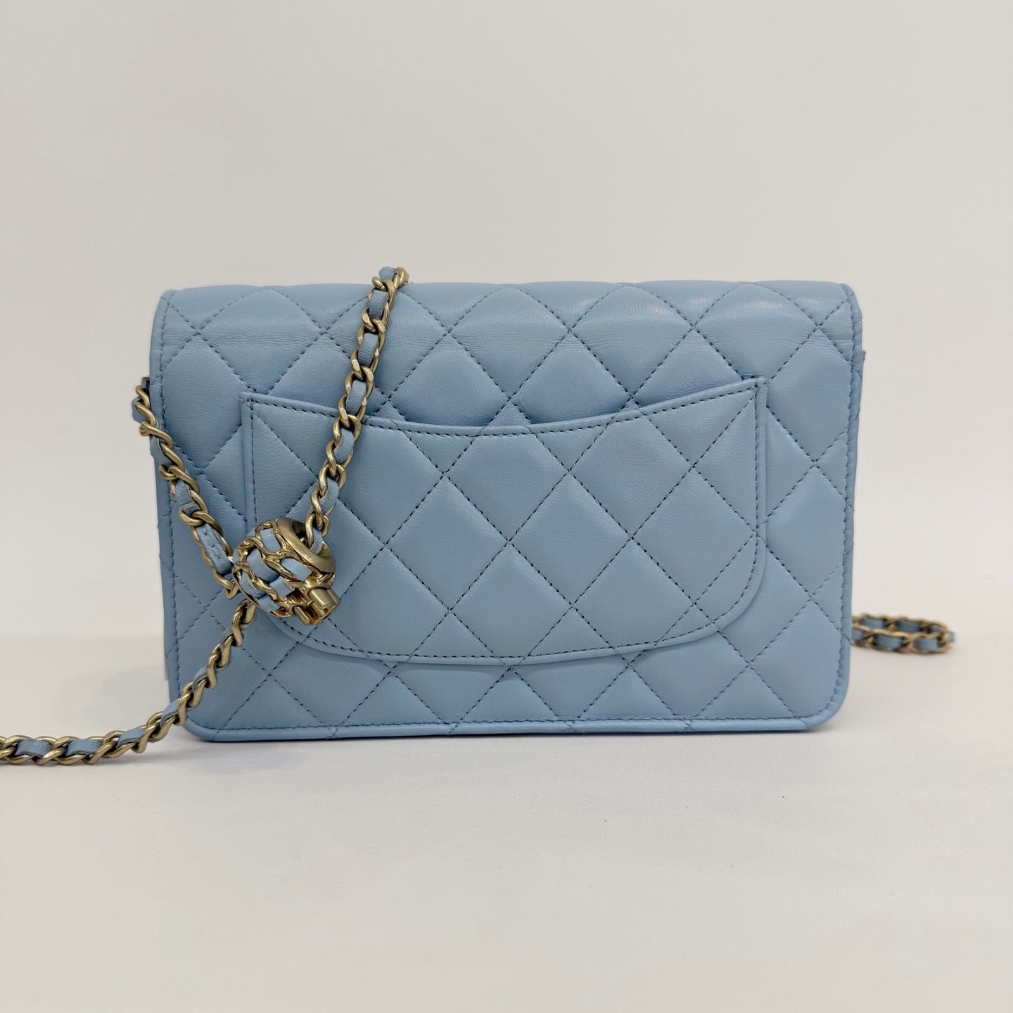 Chanel - 22S Wallet On Chain (WOC) with Gold Ball - Lambskin leather - Blue with Gold-Tone Hardware - (mini)