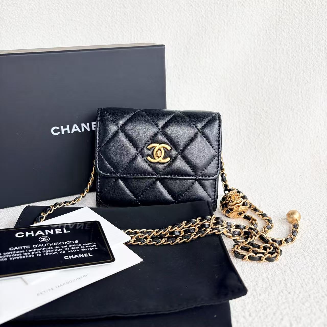 Chanel - 22S Walnut Ball Mini WOC - Lambskin leather - Black - (mini)