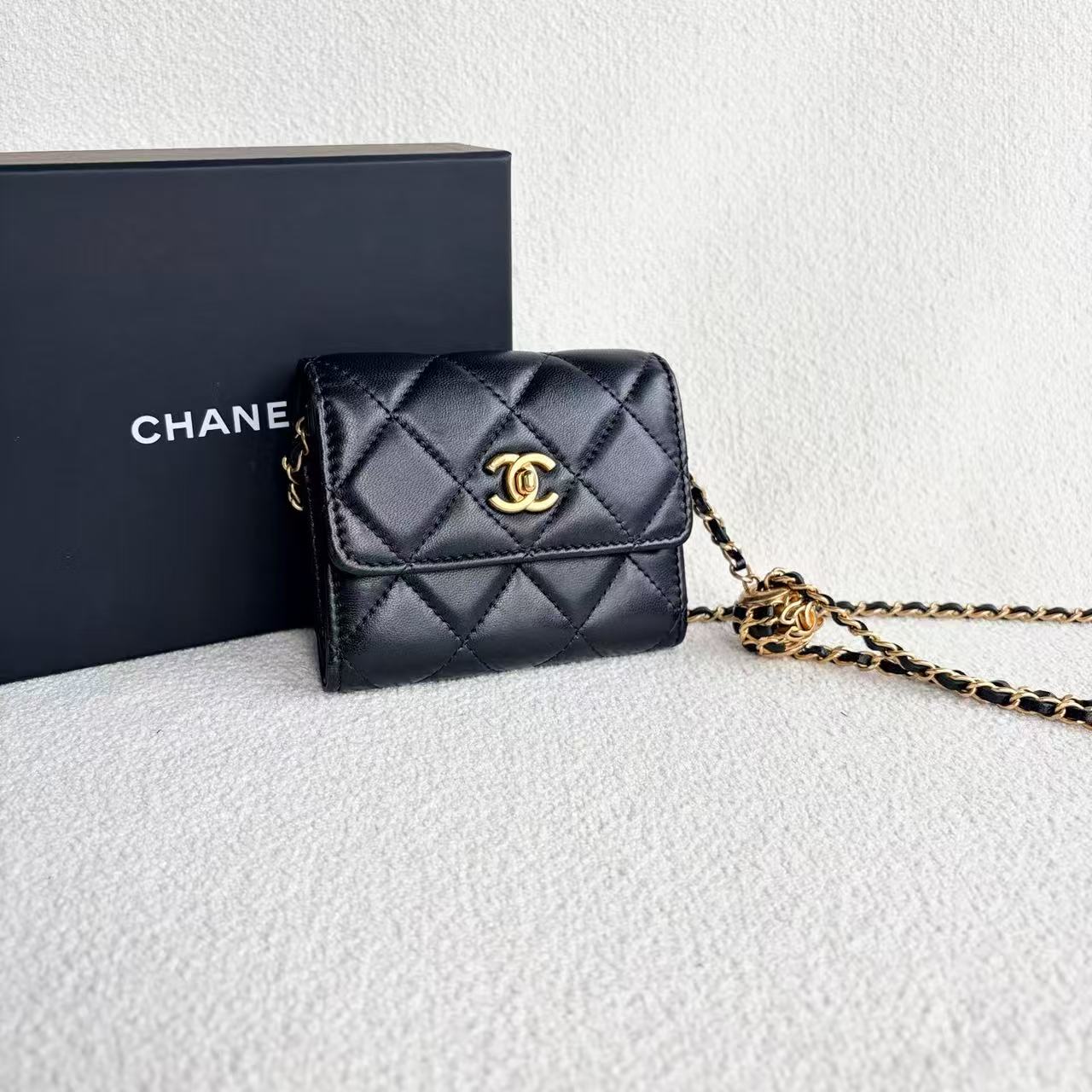 Chanel - 22S Walnut Ball Mini WOC - Lambskin leather - Black - (mini)