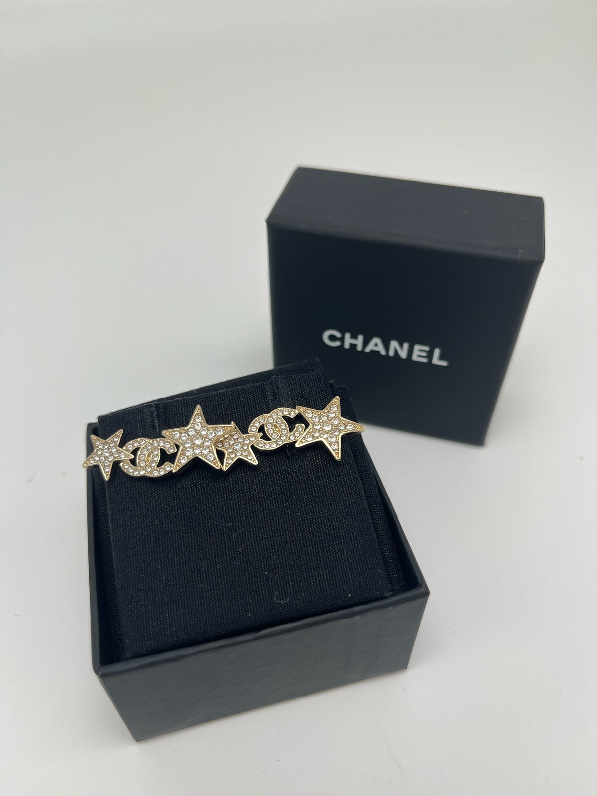 Chanel - 23C Double C Star Earrings - Gold-tone metal with clear glass rhinestones. - Gold - (One size)