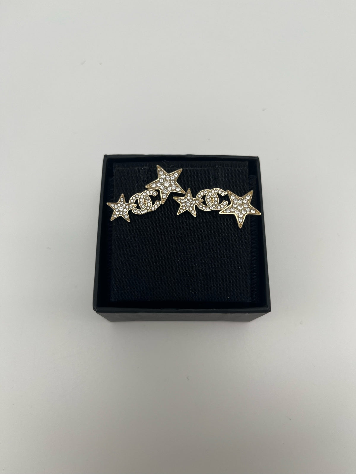 Chanel - 23C Double C Star Earrings - Gold-tone metal with clear glass rhinestones. - Gold - (One size)