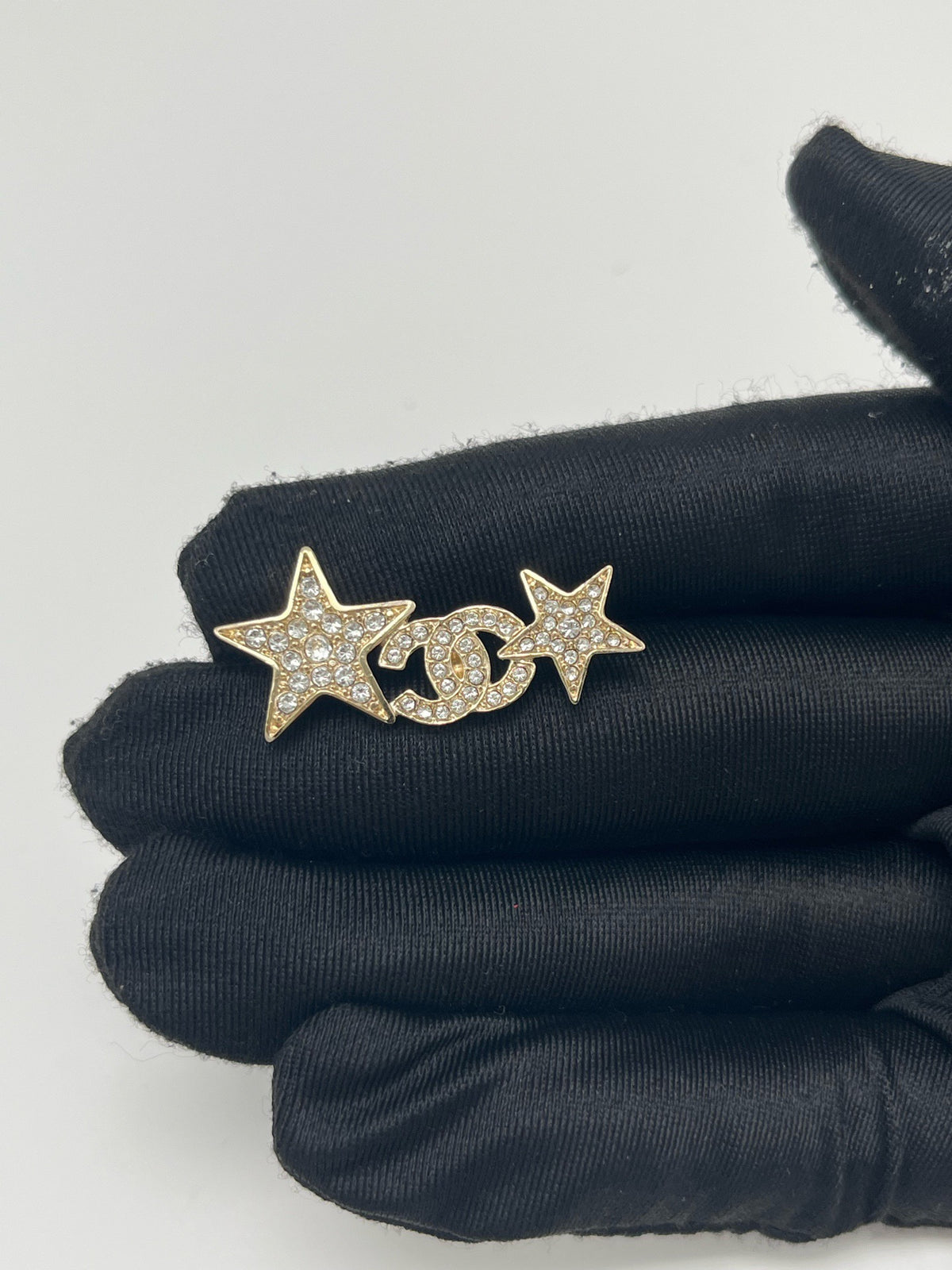Chanel - 23C Double C Star Earrings - Gold-tone metal with clear glass rhinestones. - Gold - (One size)