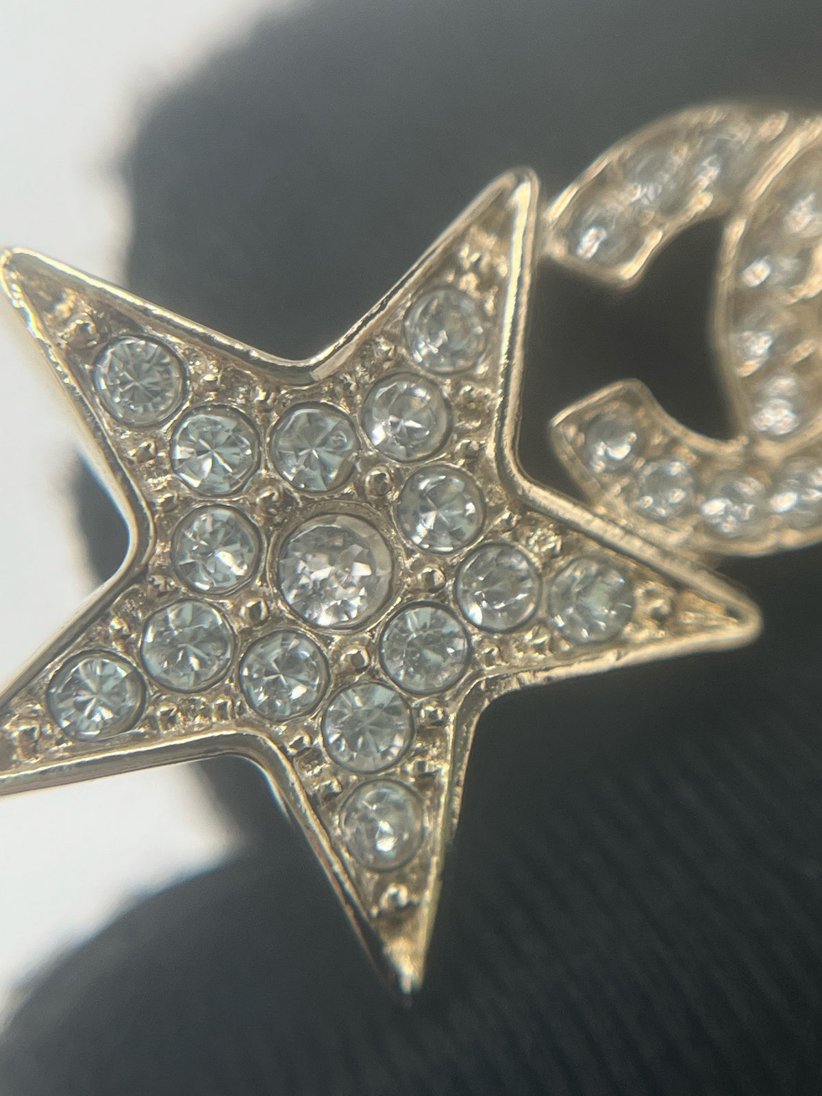 Chanel - 23C Double C Star Earrings - Gold-tone metal with clear glass rhinestones. - Gold - (One size)