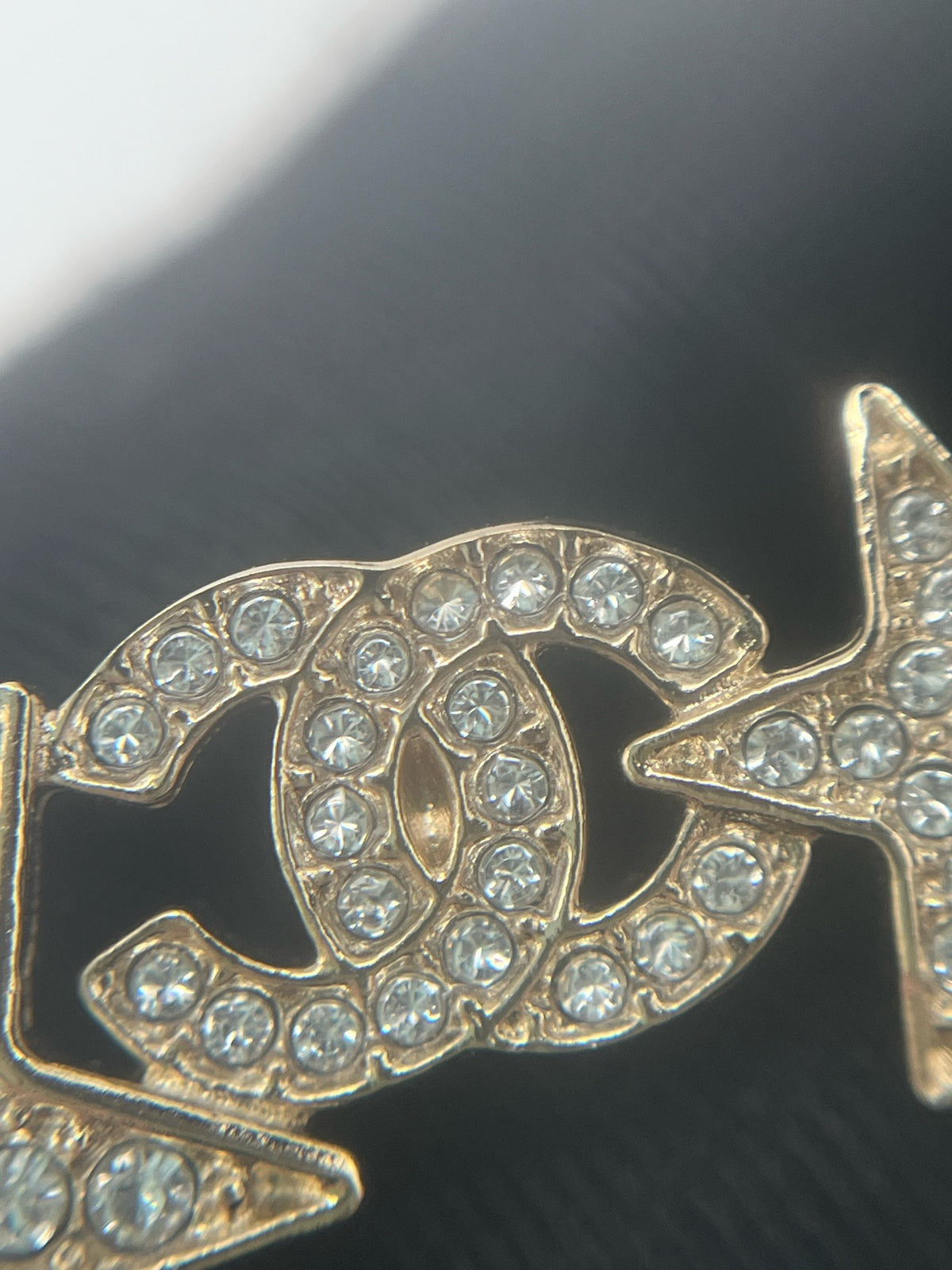 Chanel - 23C Double C Star Earrings - Gold-tone metal with clear glass rhinestones. - Gold - (One size)