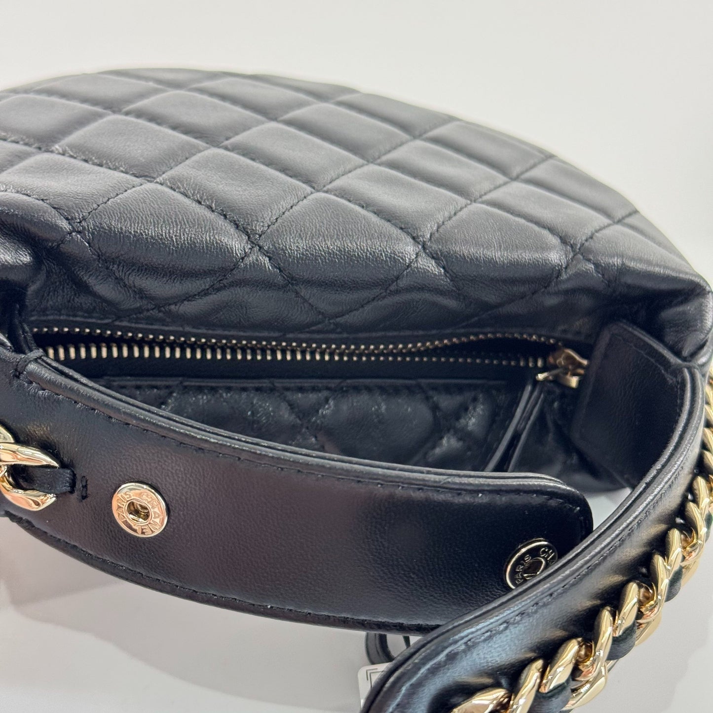 Chanel - 23C Hula Hoop Crescent Mini Bag - Lambskin leather - Black with Gold-Tone Hardware - (mini)