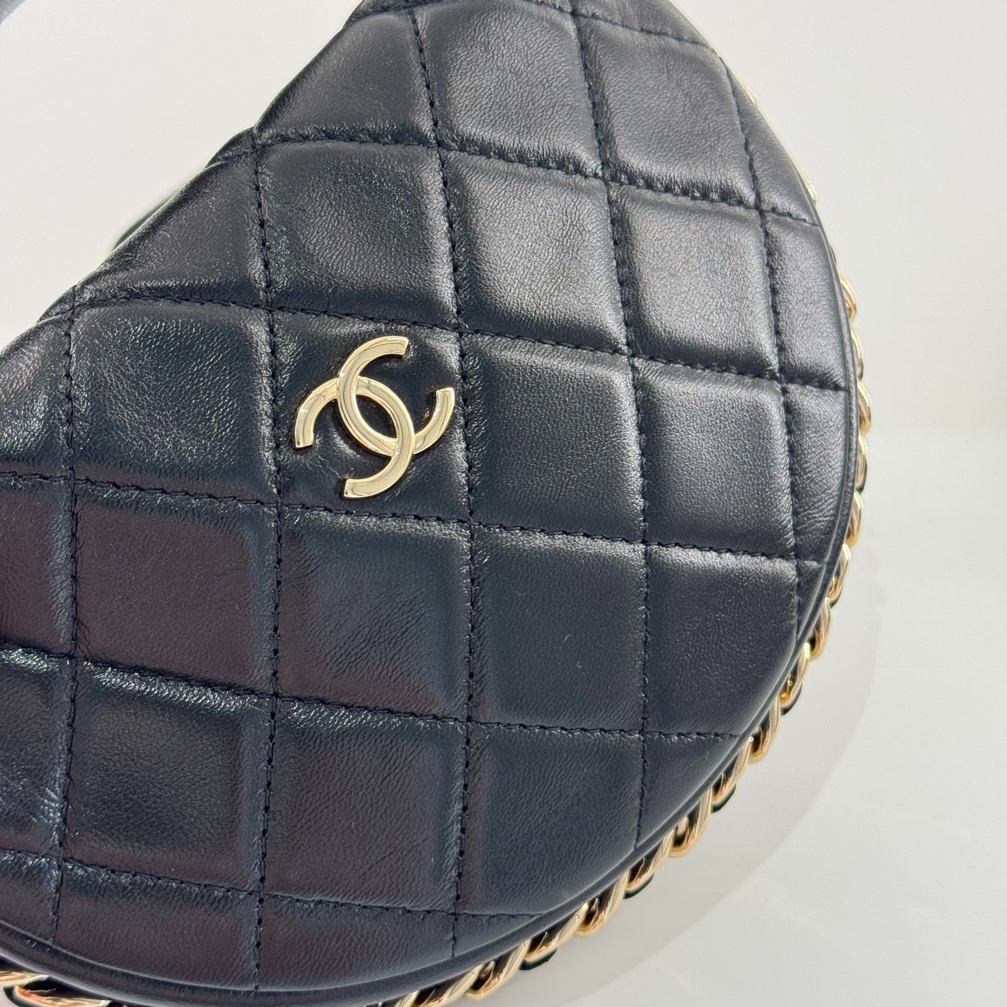 Chanel - 23C Hula Hoop Crescent Mini Bag - Lambskin leather - Black with Gold-Tone Hardware - (mini)
