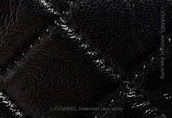 Chanel - 23C Hula Hoop Crescent Mini Bag - Lambskin leather - Black with Gold-Tone Hardware - (mini)