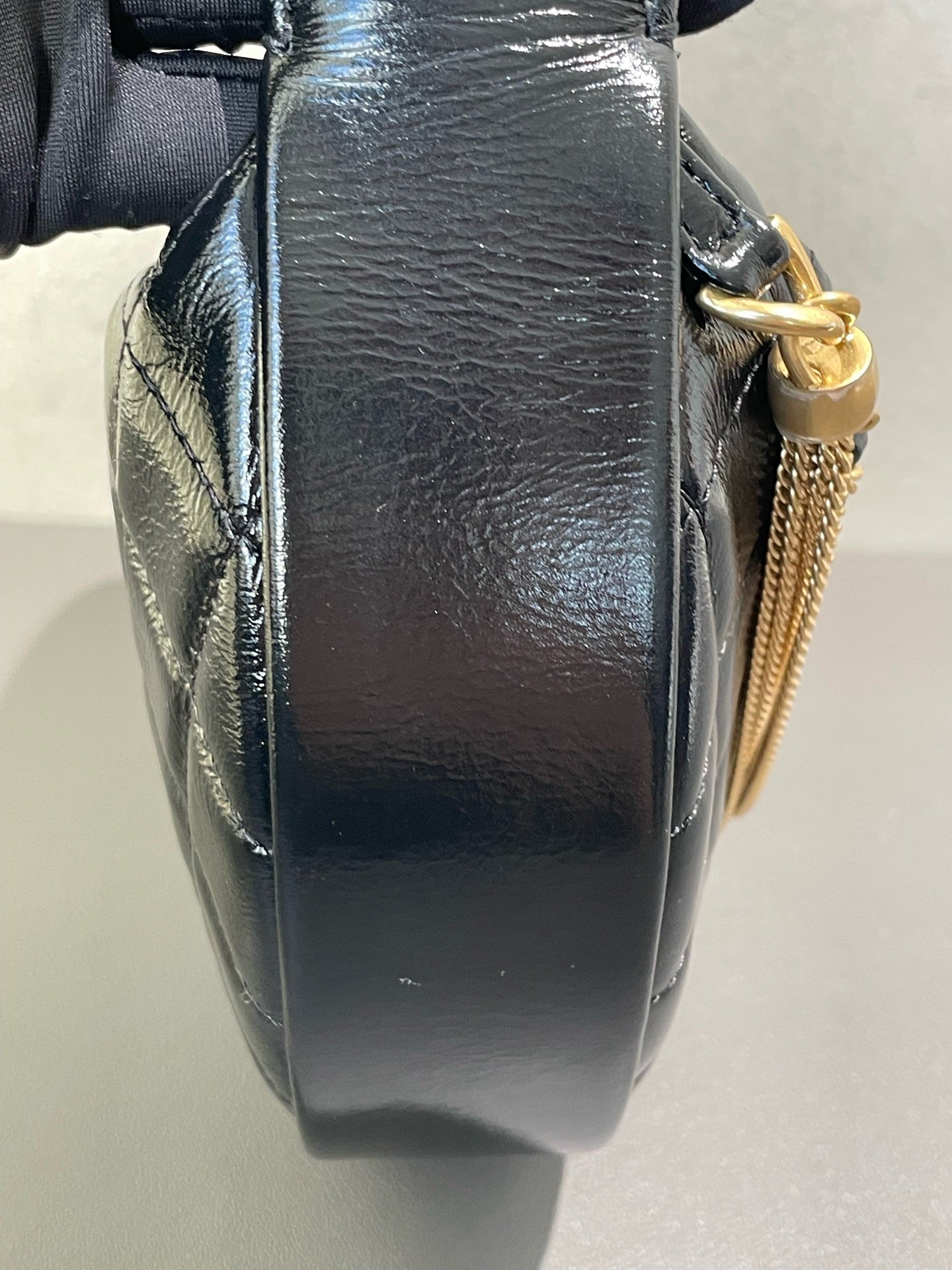 Chanel - 24A Hula Hoop Chain Handle Bag - Patent leather - Black - (mini)