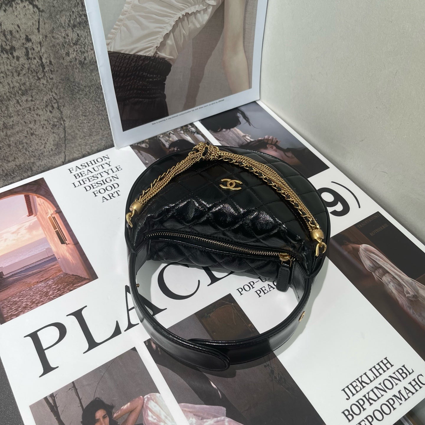 Chanel - 24A Hula Hoop Chain Handle Bag - Patent leather - Black - (mini)
