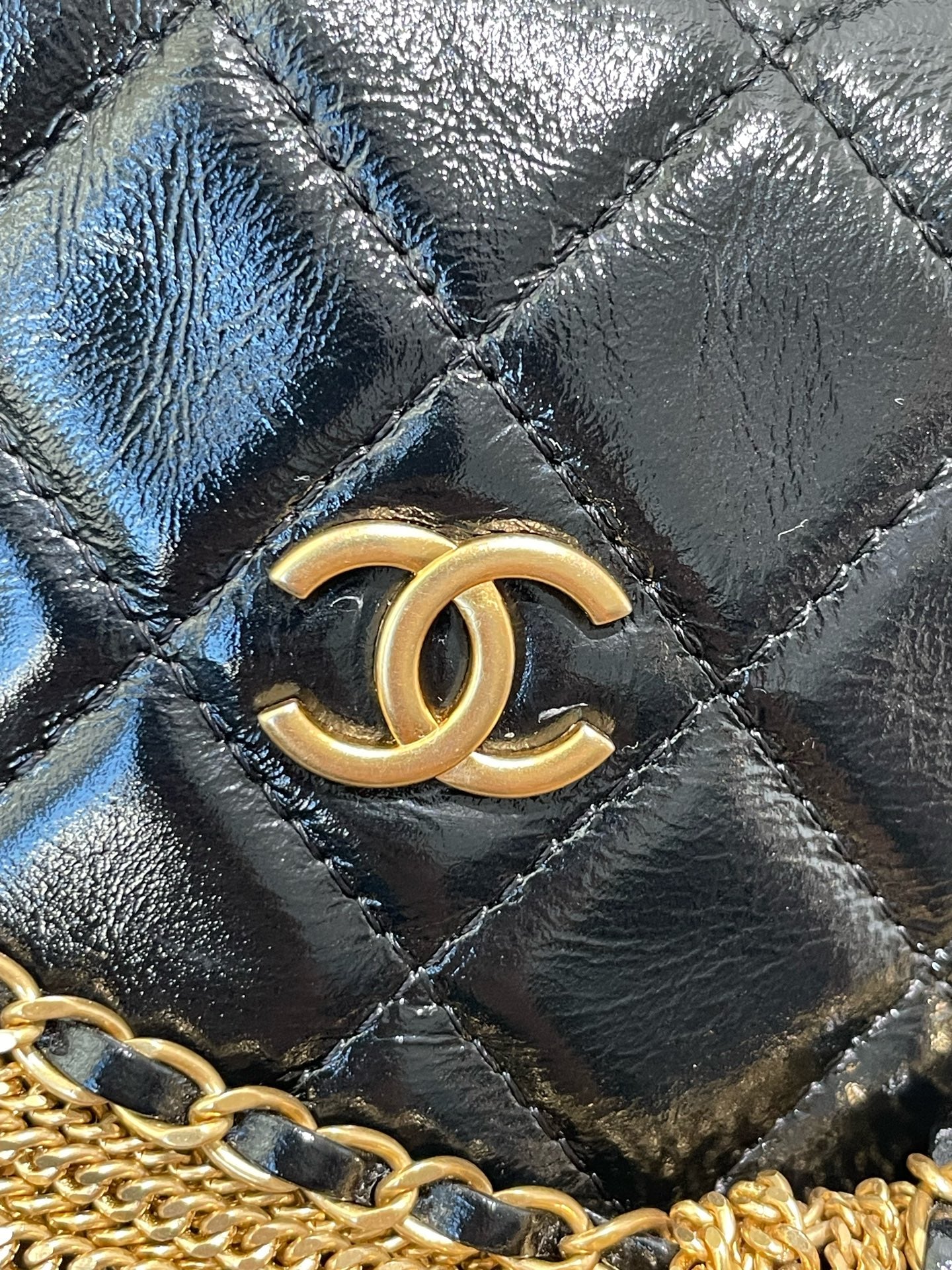Chanel - 24A Hula Hoop Chain Handle Bag - Patent leather - Black - (mini)