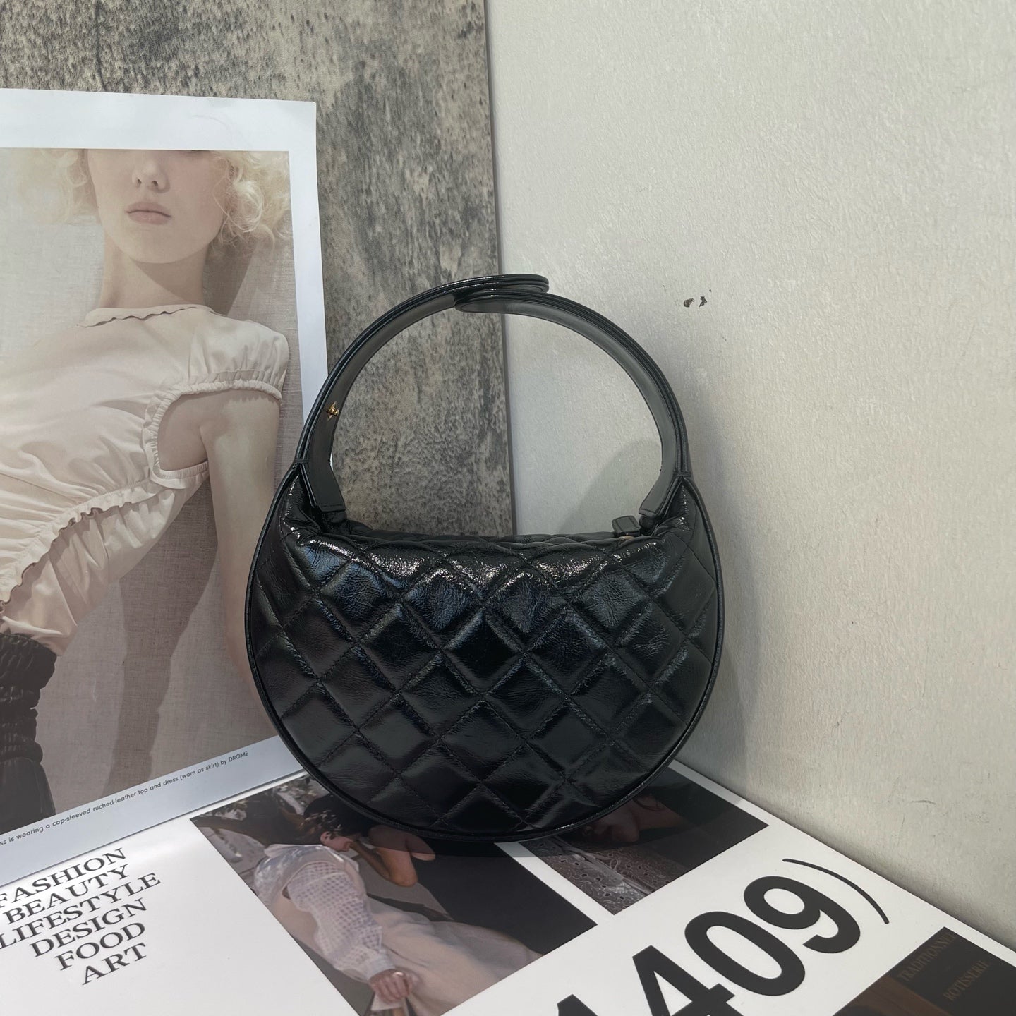 Chanel - 24A Hula Hoop Chain Handle Bag - Patent leather - Black - (mini)