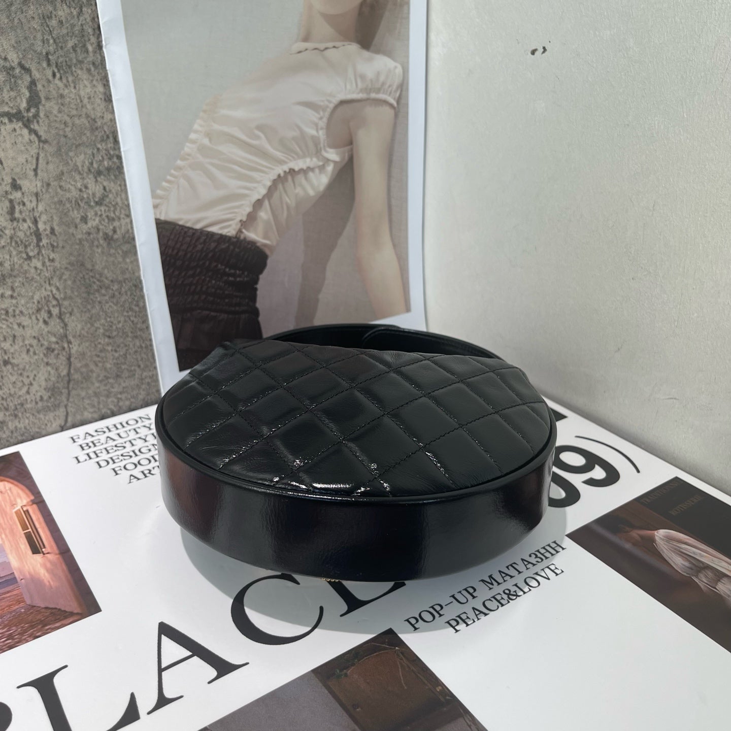 Chanel - 24A Hula Hoop Chain Handle Bag - Patent leather - Black - (mini)