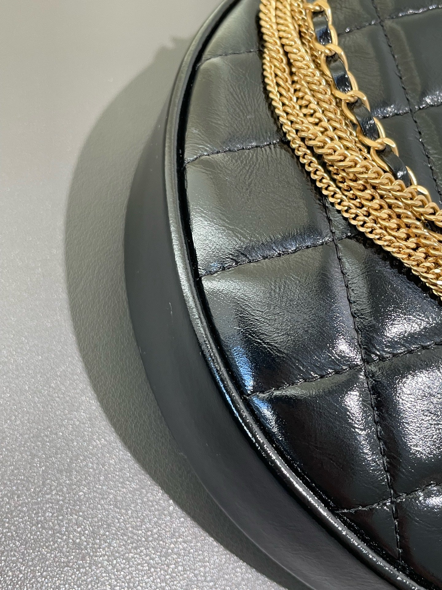 Chanel - 24A Hula Hoop Chain Handle Bag - Patent leather - Black - (mini)
