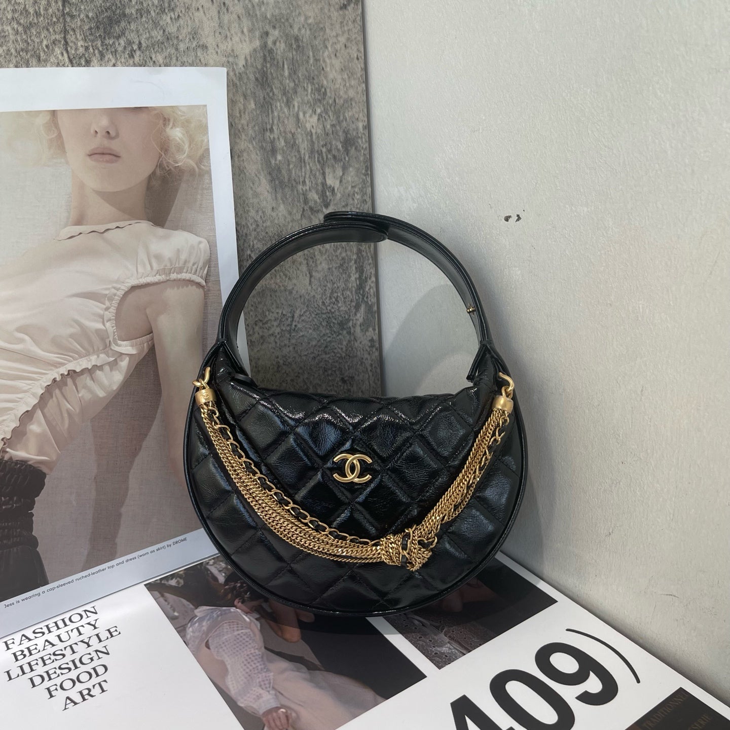 Chanel - 24A Hula Hoop Chain Handle Bag - Patent leather - Black - (mini)