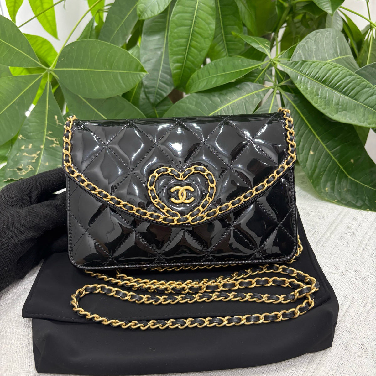 Chanel - 24A Wallet on Chain - Patent leather - Black - (small)