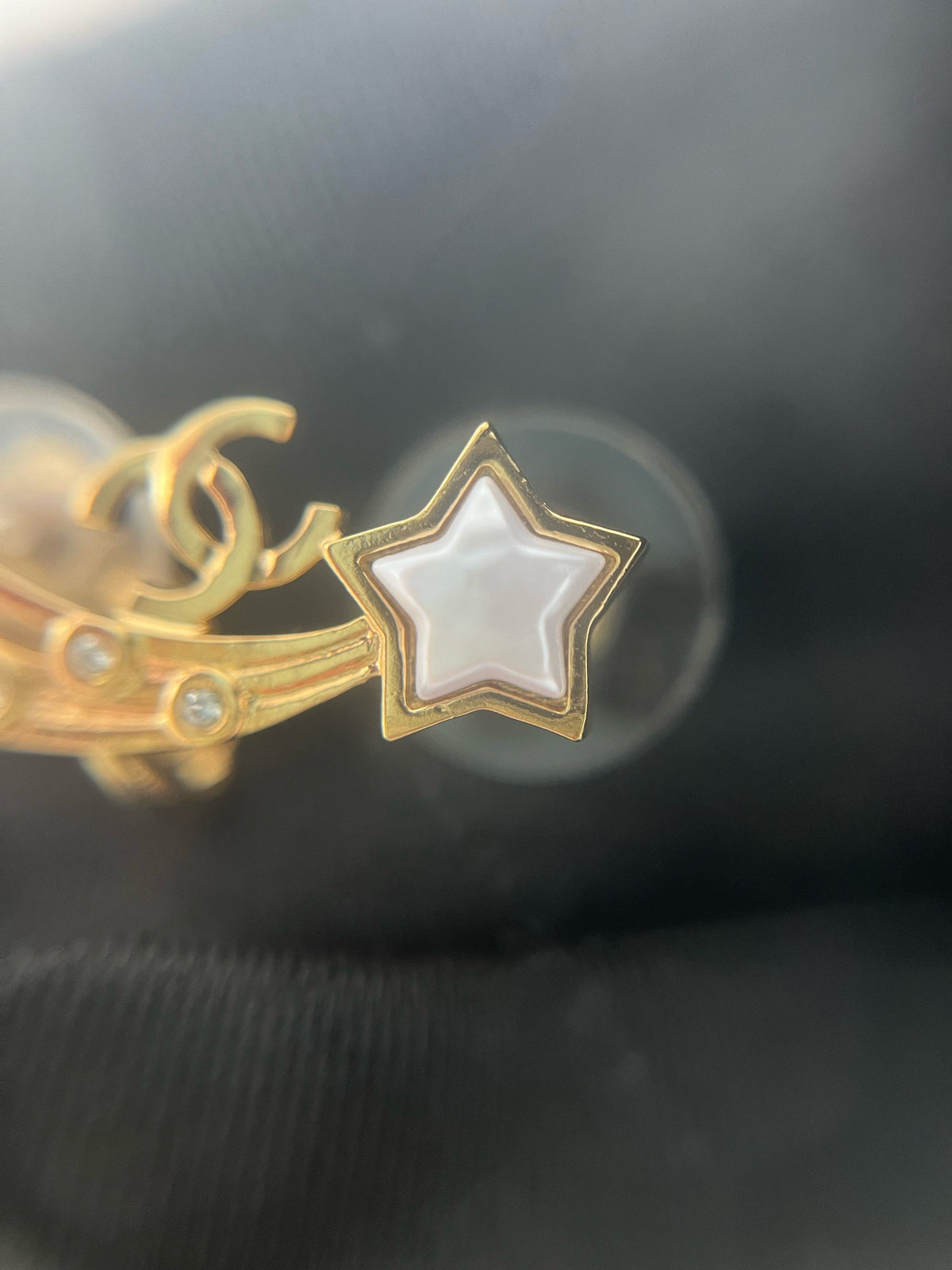 Chanel - 24C Comet - Gold-tone metal with clear crystal accents and white star-shaped inlays; exact inlay material unknown. - Gold - (One size)