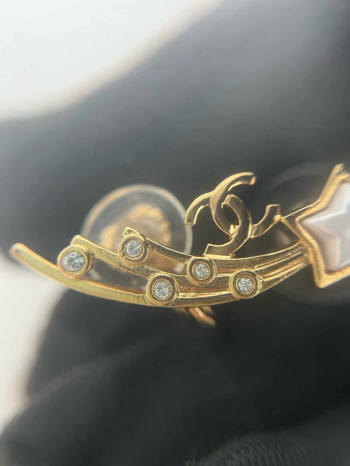 Chanel - 24C Comet - Gold-tone metal with clear crystal accents and white star-shaped inlays; exact inlay material unknown. - Gold - (One size)