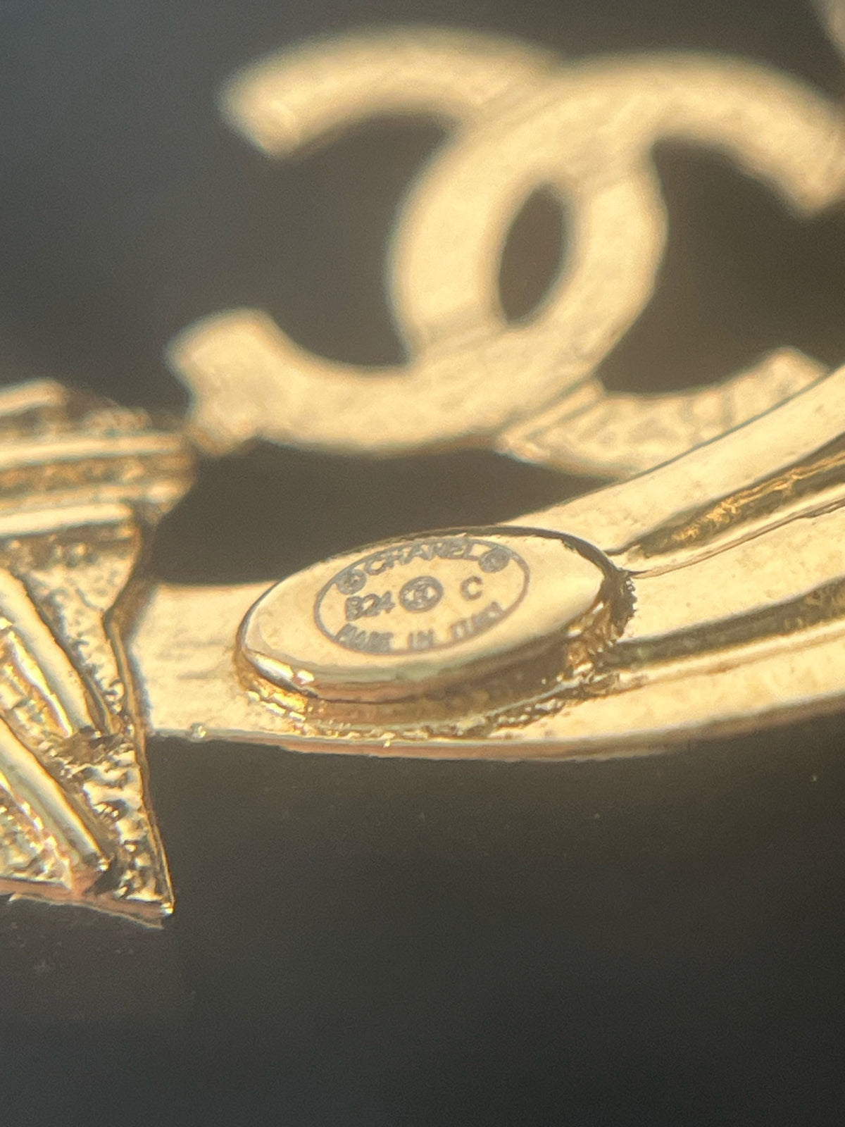 Chanel - 24C Comet - Gold-tone metal with clear crystal accents and white star-shaped inlays; exact inlay material unknown. - Gold - (One size)