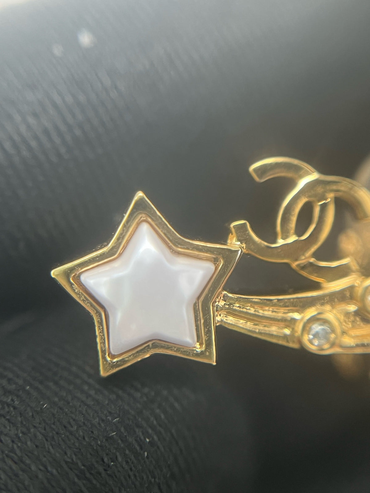 Chanel - 24C Comet - Gold-tone metal with clear crystal accents and white star-shaped inlays; exact inlay material unknown. - Gold - (One size)