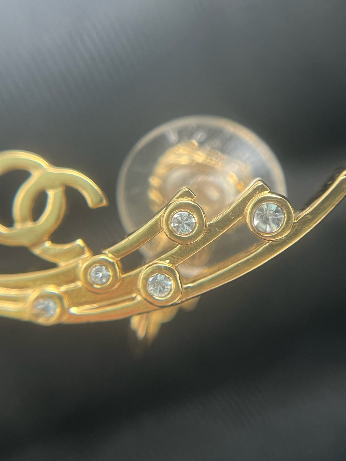 Chanel - 24C Comet - Gold-tone metal with clear crystal accents and white star-shaped inlays; exact inlay material unknown. - Gold - (One size)